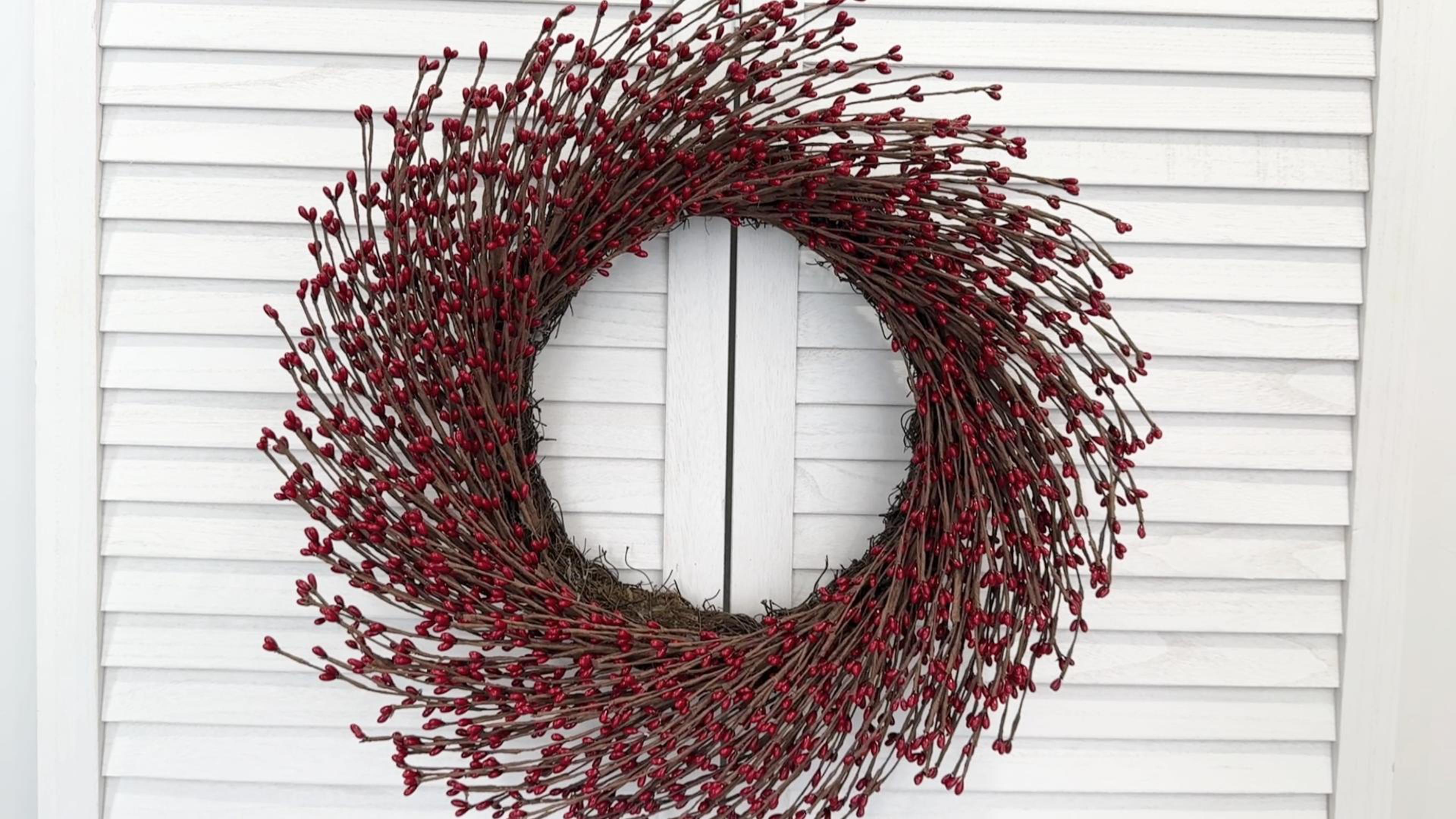 thumbnail video image 2 of 24Inch Red Face Bead Garland Winter Red Burgundy Berry Garland Artificial Branch Garland Suitable for Farmhouse Window Hanging Christmas Decorations and Other Holiday Decorations Can Also Be Decorate, 2 of 9