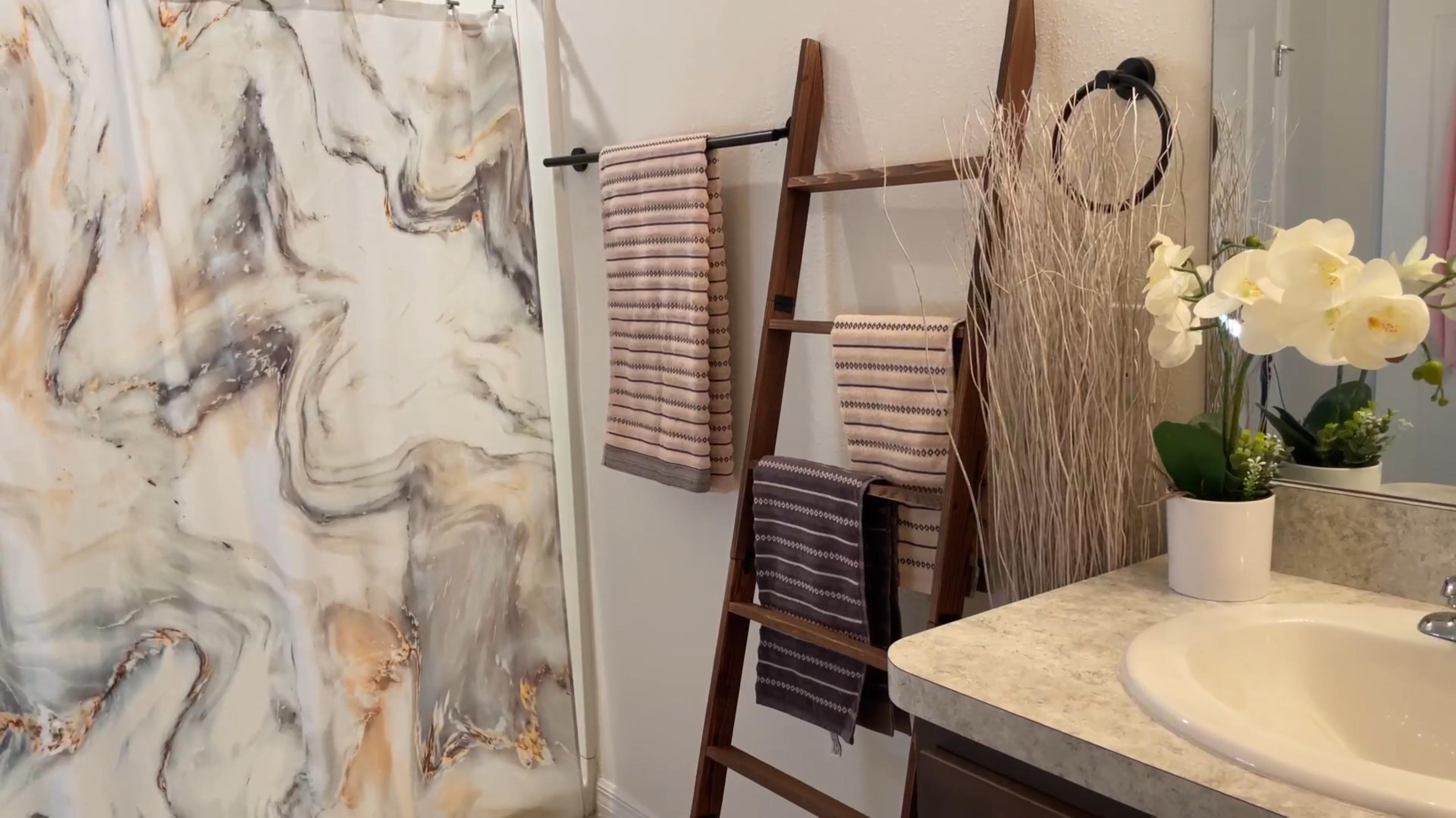 thumbnail video image 2 of Wooden Wide Blanket Ladder, 6-Tier Foldable Ladder Shelf Farmhouse Quilt Towel Rack Holder for Big Blanket, Freestanding Decorative Ladder for Living Room, Bedroom, Rustic Brown, 2 of 8