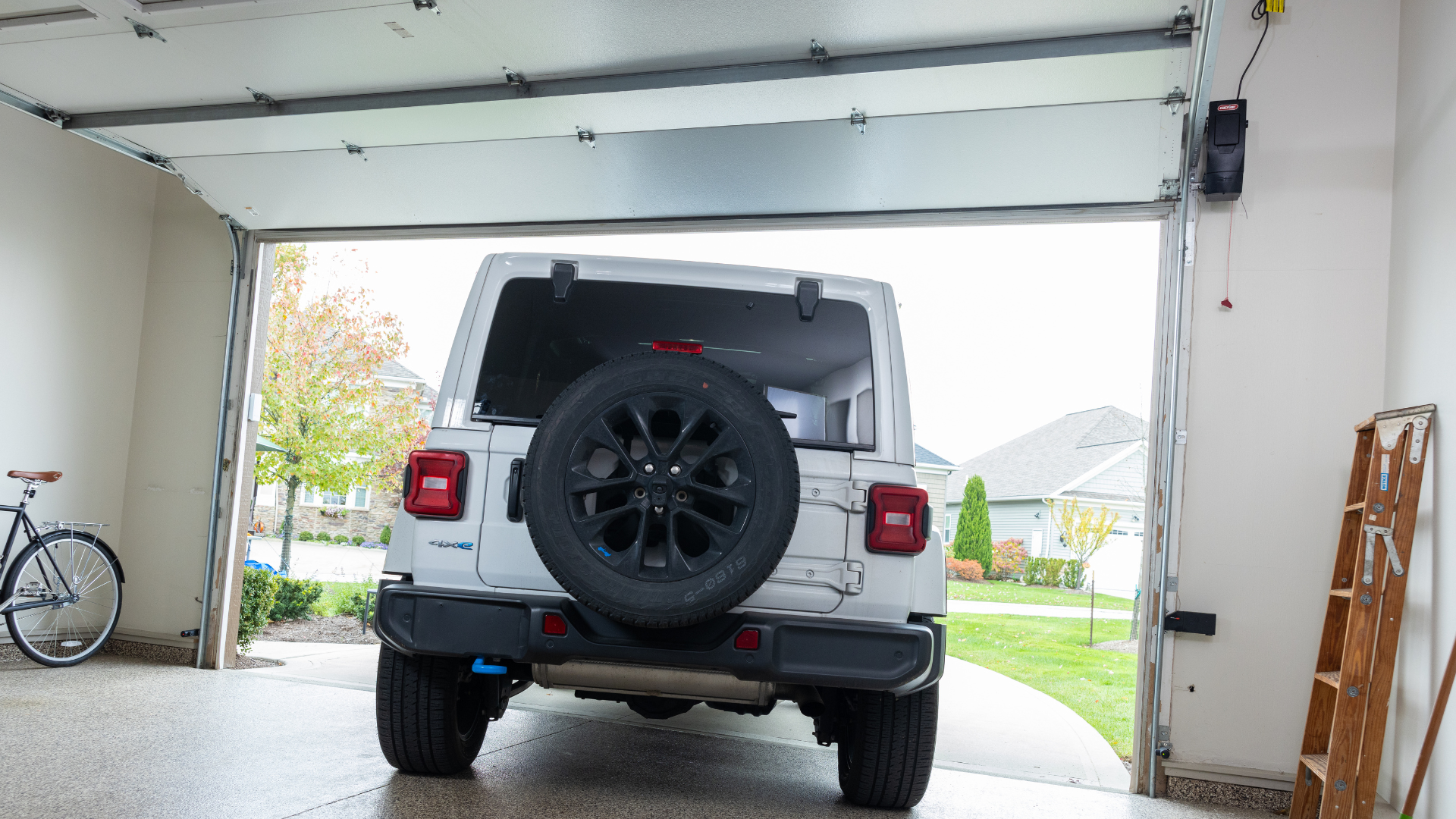 thumbnail video image 2 of Genie 6072H-O, Wall Mounted with Complete Accessories, 2 of 9