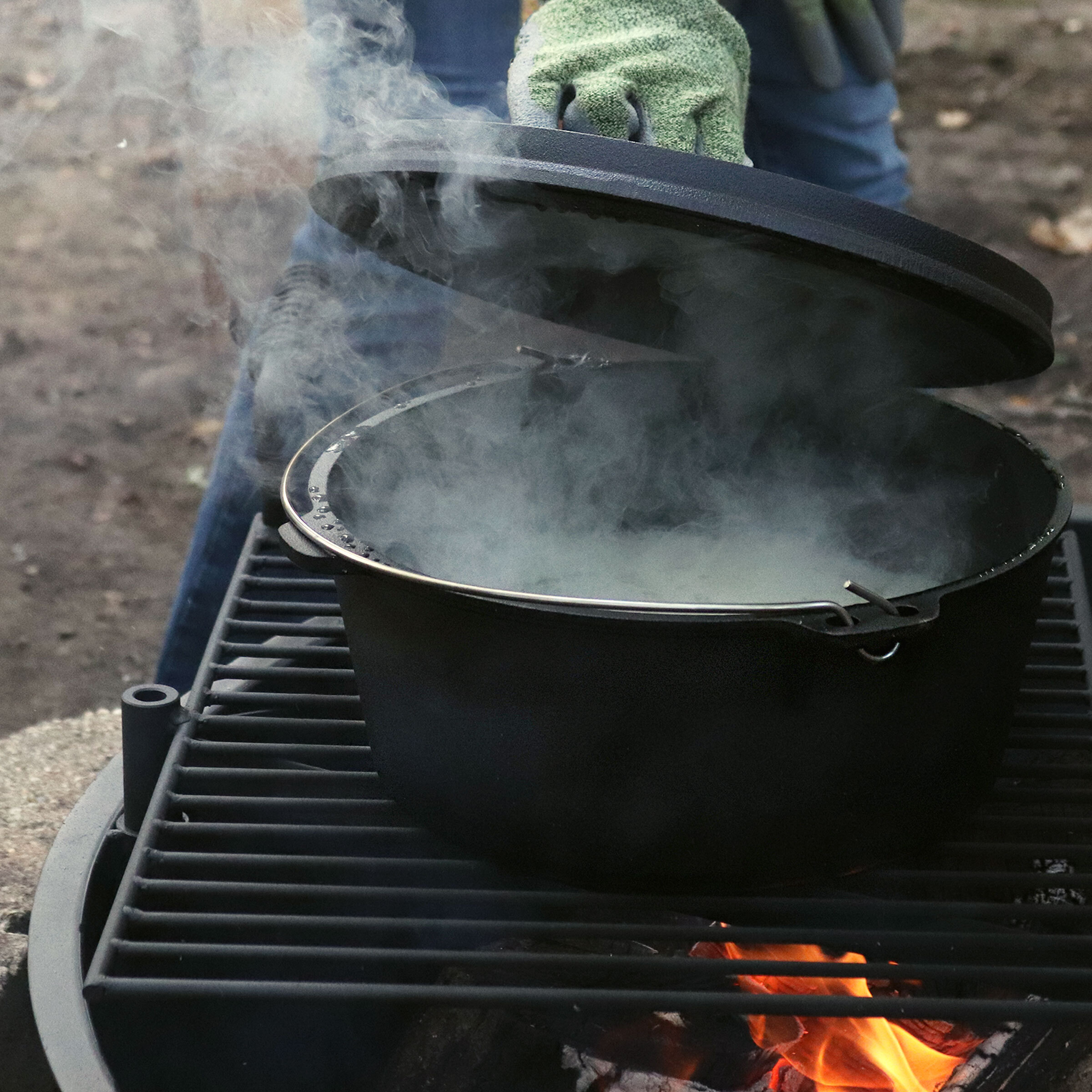 thumbnail video image 2 of Sunnydaze 8-Quart Pre-Seasoned Cast Iron Dutch Oven with Lid and Handle, 2 of 8