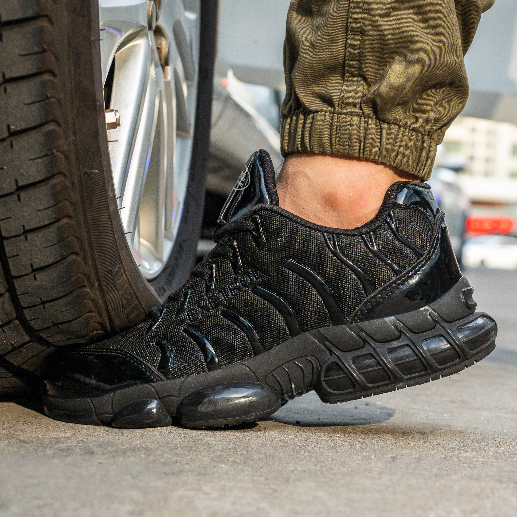 thumbnail video image 2 of NIFOFISE Steel Toe Work Shoes for Men & Women - Lightweight & Comfortable with Air Cushion, Composite Toe, 2 of 7