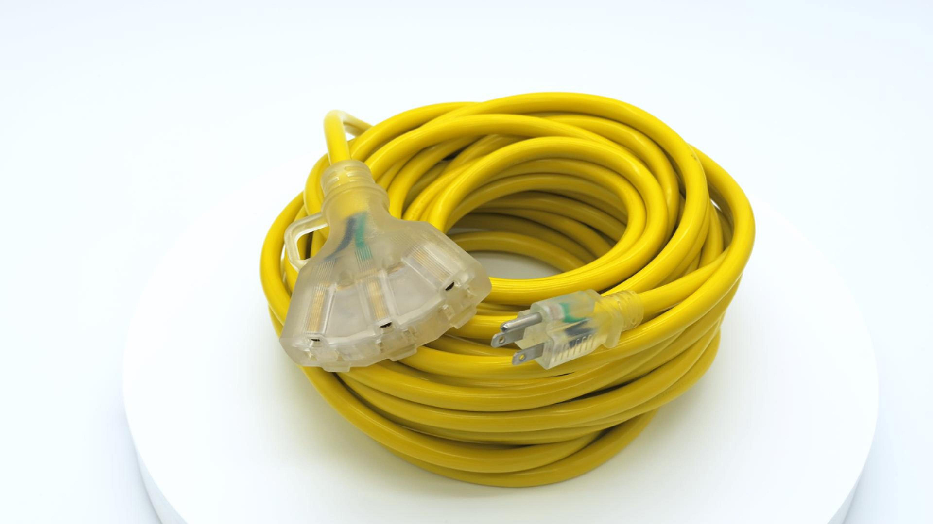 thumbnail video image 2 of ZAZFO 25 FT 12 gauge Outdoor Extension Cord with Multiple Outlets Light Indicator, Flexible 3 Outlet Weatherproof Extension Cord Waterproof Yellow, 15A 1875W 12AWG SJTW, ETL Listed, 2 of 9