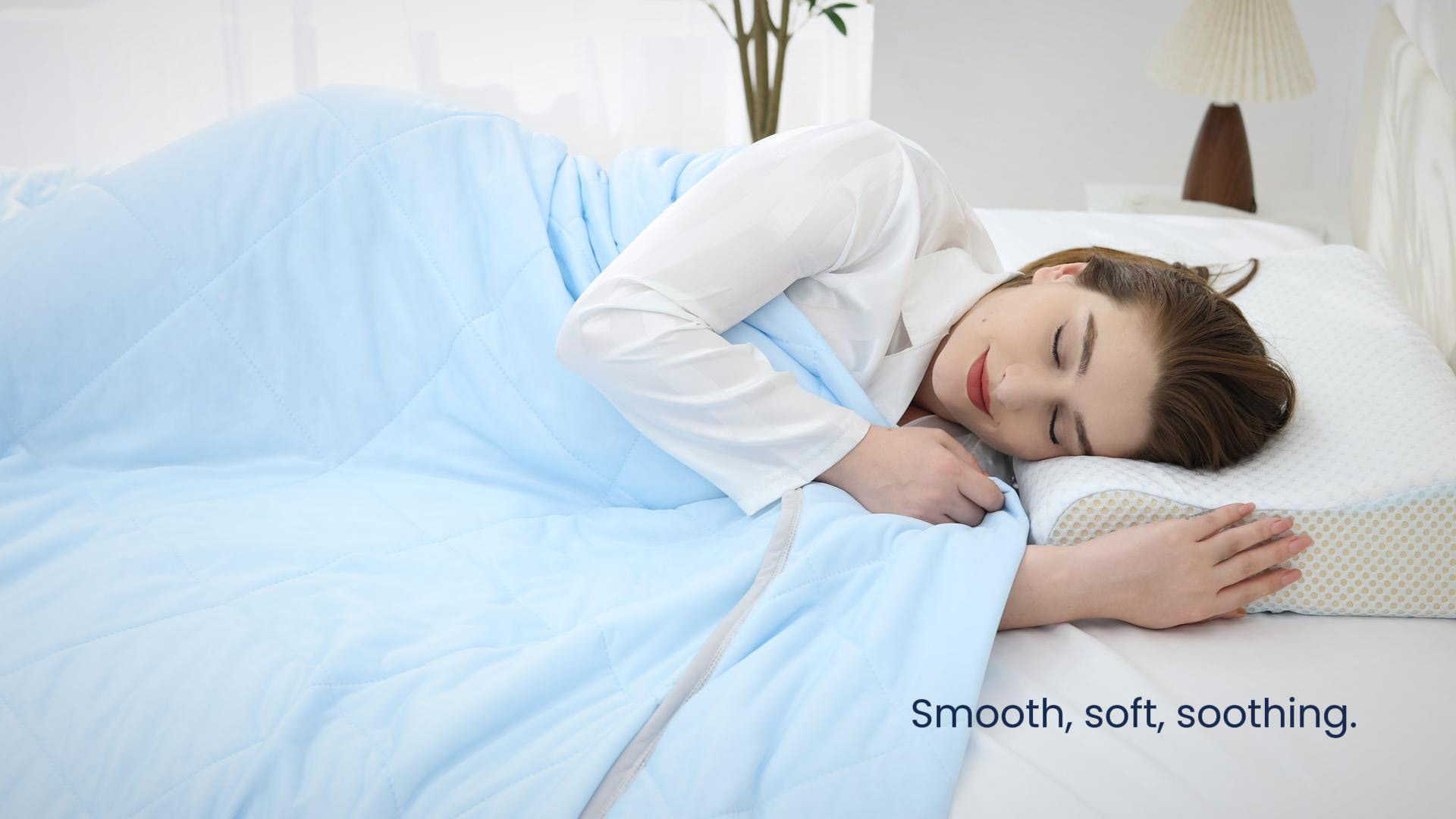 thumbnail video image 2 of WISHEAD Cooling Blanket Queen Size, Cooling Comforter for Hot Sleepers, Double-Sided Lightweight Summer Bedding, Soft Breathable All-Season Quilt, (Light Blue, 90" x 90"), 2 of 9