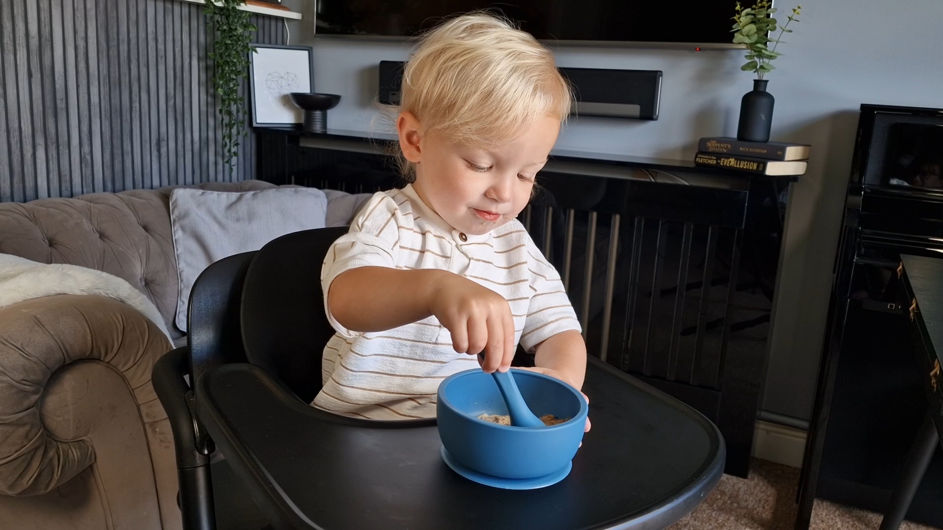 thumbnail video image 2 of HippoBaby 6 Piece Silicone Suction Baby/Toddler Bowl Set with 2 Bowls, 2 Spoons, 2 Forks, Safe Food Grade Silicone, Soft on Gums (Sky/Mint), 2 of 2