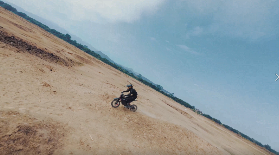thumbnail video image 2 of Skeri Electric Dirt Bike for Teens Adults, 14"/12" Fat Tire 2000W (Peak 3200W) 48V 21AH Battery 32MPH Hydraulic off-Road Age 13+, 2 of 16