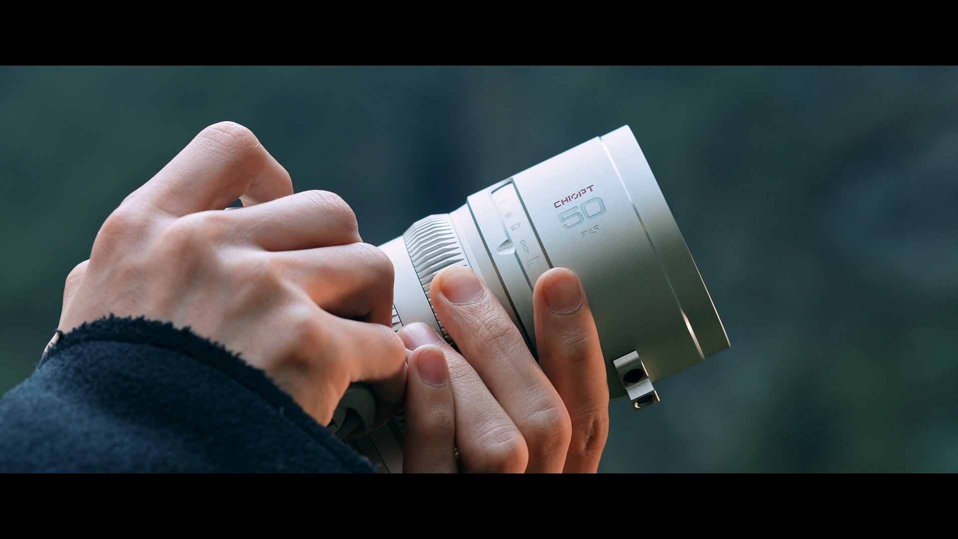 テン　ポラロイド CHIOPT AURA 85mm T1.5-T22 Full-Frame Cinema Lens (Sony E