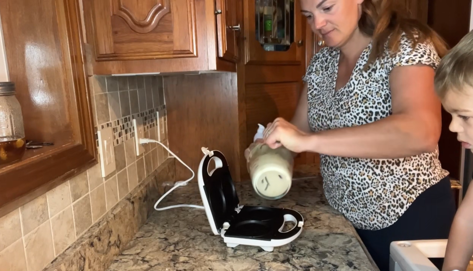 thumbnail video image 2 of Mailand Double 4-inch Pancake Maker, Pancake Machine Electric, Maquina Para Hacer Pancakes, Brush Included, 750W, White, 2 of 7