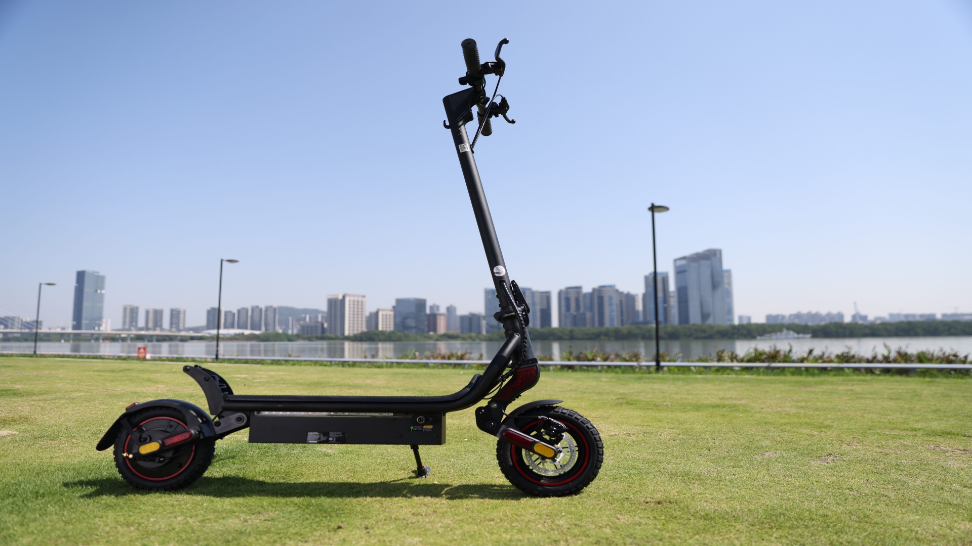 thumbnail video image 2 of iSinwheel 750W Electric Scooter, Top Speed 25 mph,10" Foldable E-Scooter for Adults with 48V 14Ah Battery,Smart App Control, 2 of 9