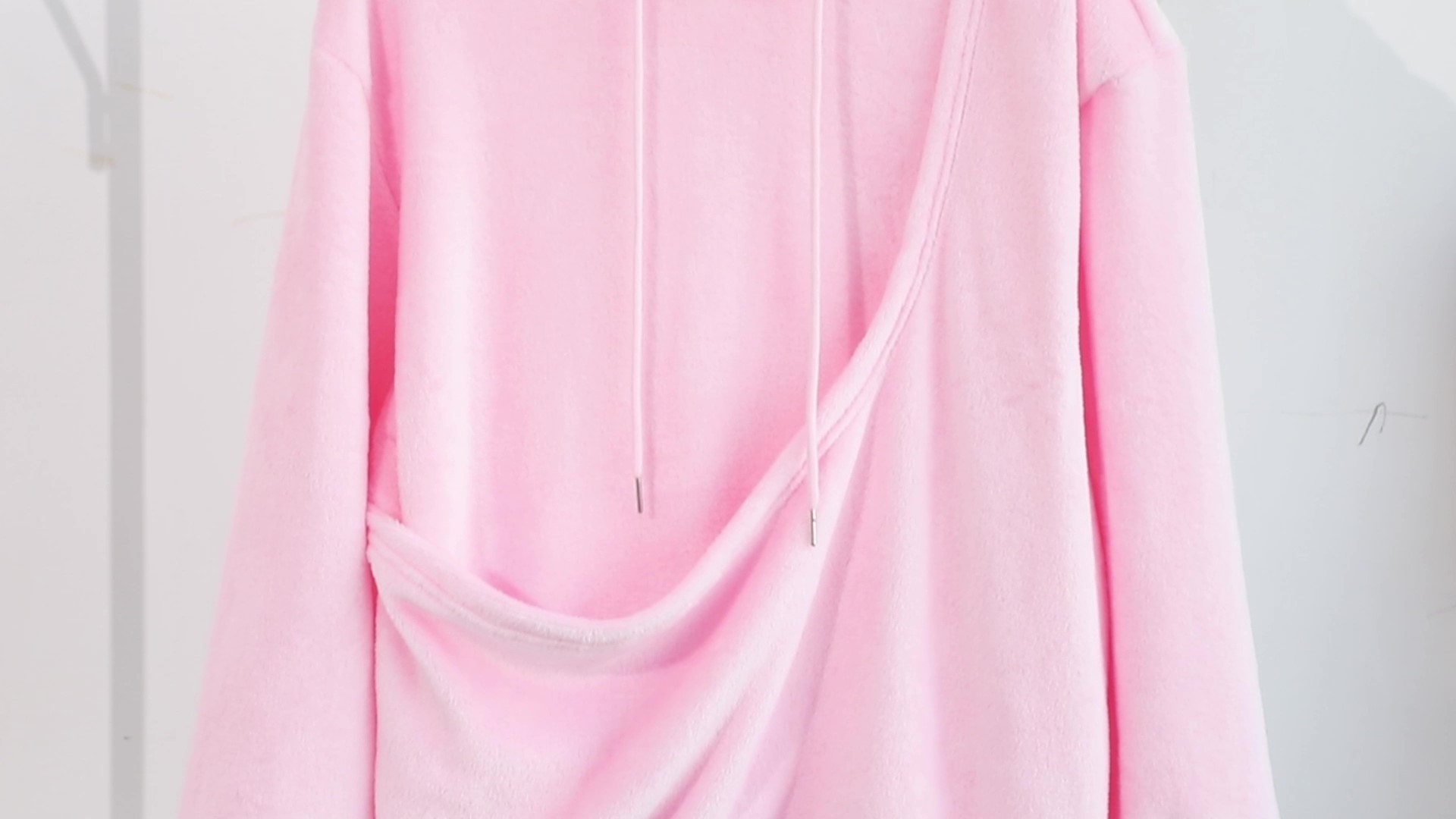 thumbnail video image 2 of SGMVNU Women's Oversized Hoodie Cute Pullover Hoodies Loose Streetwear Hooded Sweatshirt with Pocket Fall Winter Outfits(Dark Green,M), 2 of 6