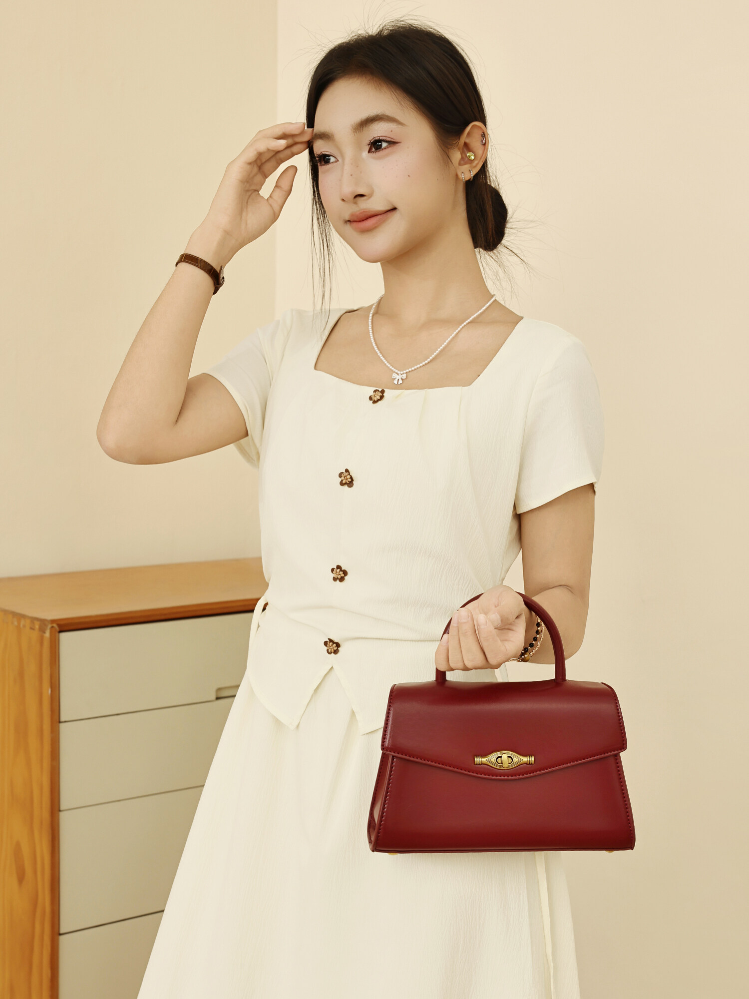 thumbnail video image 2 of Alikpop Chocolate Brown Women’s Top‑handle Satchel Bag, Vintage PU Leather Turn‑lock Purse, Detachable Adjustable Crossbody Shoulder Bag for Daily Use, 2 of 10