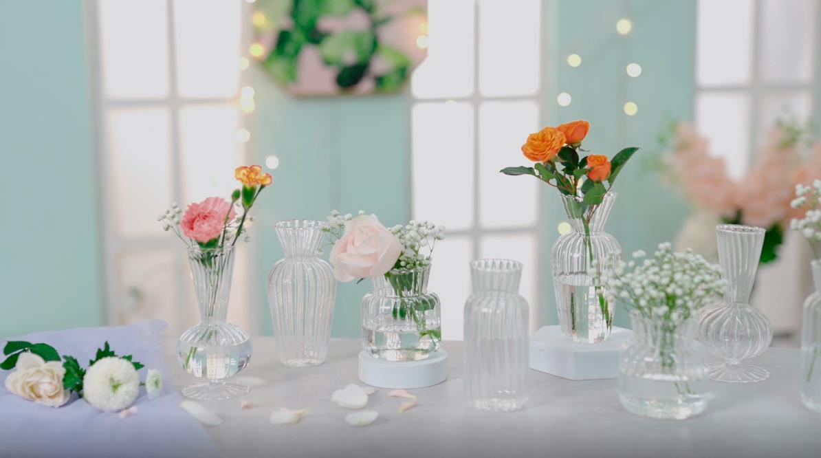 thumbnail video image 2 of Glasseam Small Bud Vase in Bulk Clear Glass Optical Ribbed Vases for Table Centerpiece Set of 8, 2 of 8