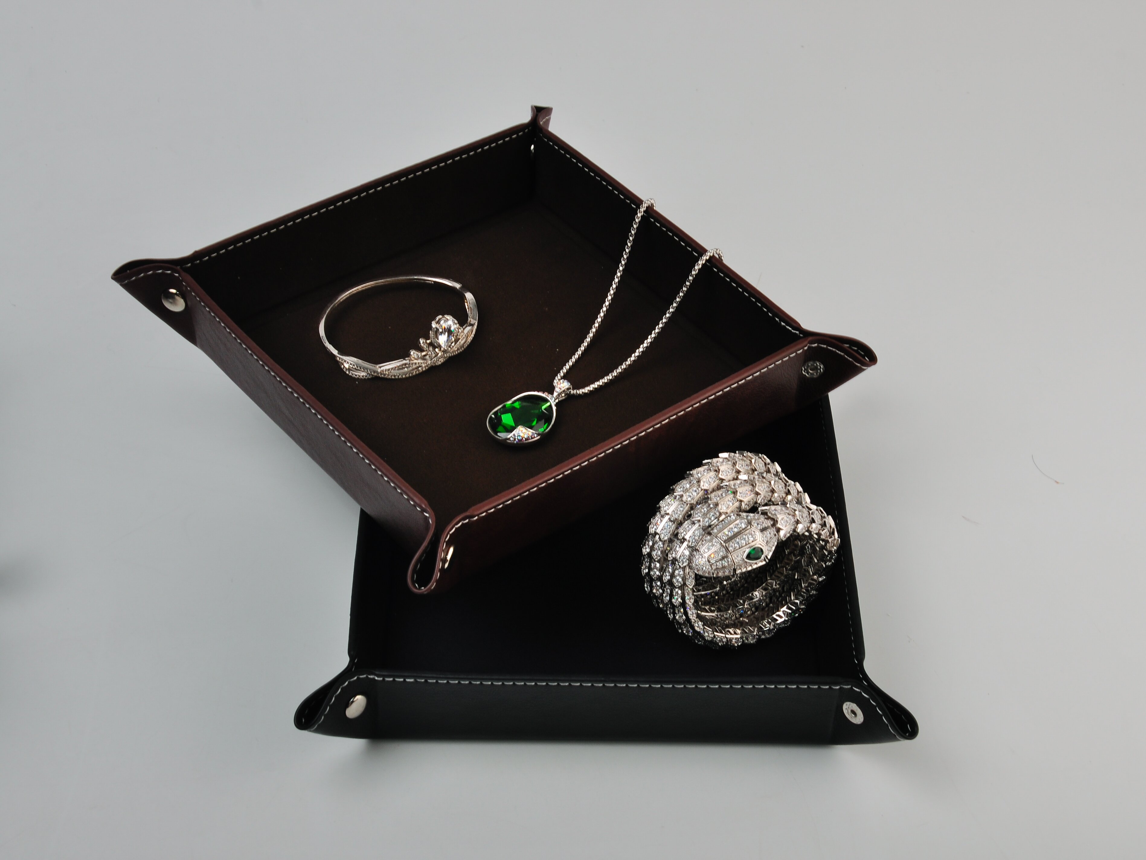 thumbnail video image 2 of Oirlv Premium Leather Valet Tray for Men Jewelry Organizer, Desk Trays Storage, Key Wallets Cell Phones Catchall, Brown, 2 of 13