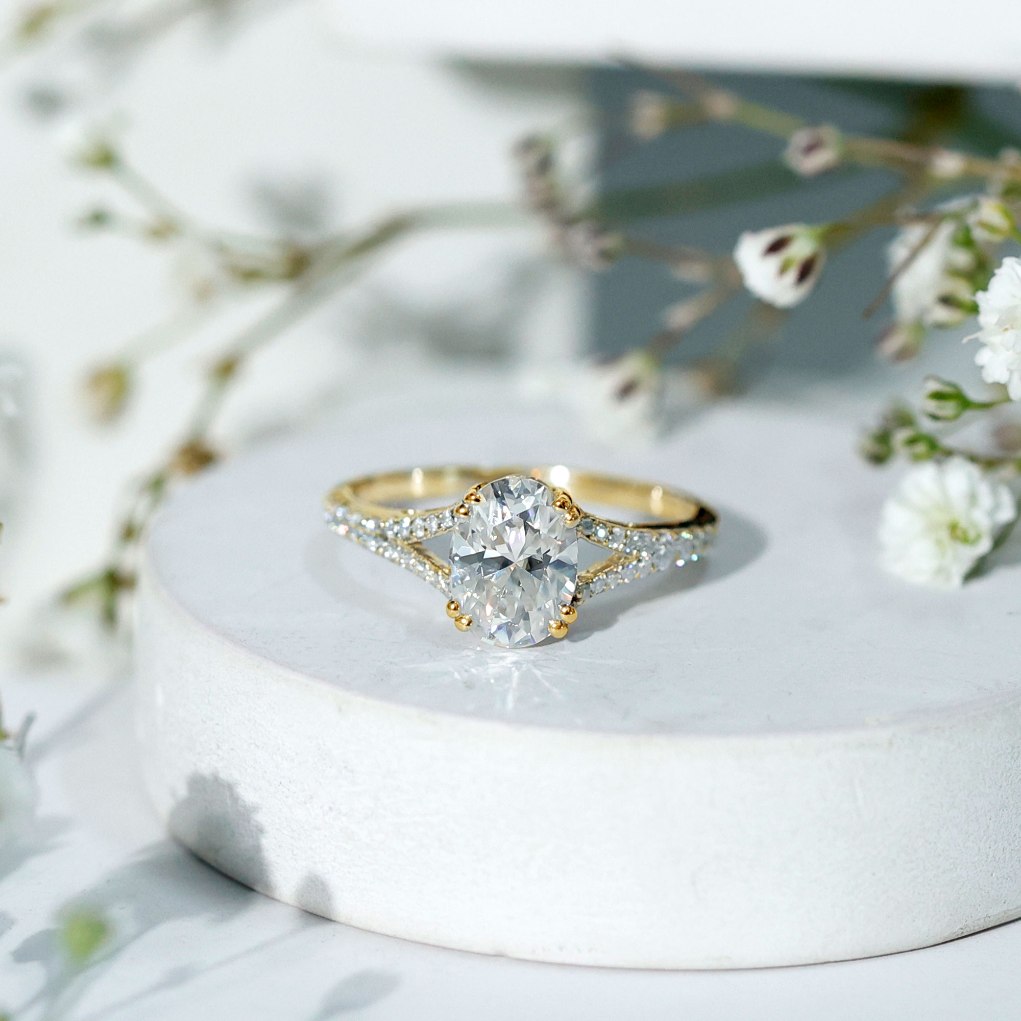 thumbnail video image 2 of Rosec Jewels - Lab Diamond Oval Engagement Ring 1 Ct - 6X8 mm - Split Shank Ring - EF-VS Quality, 14K Yellow Gold, US 12.00, 2 of 9