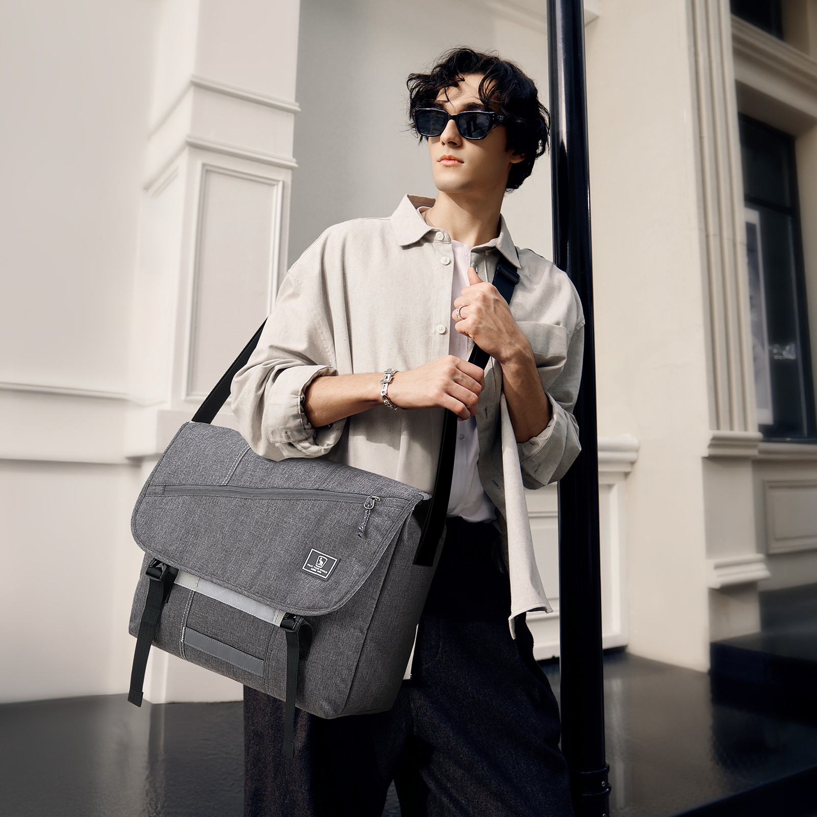 thumbnail video image 2 of OIWAS 17 inch Laptop Messenger Bag for Men Women, Large Casual Briefcase with Adjustable Strap, Gray, 2 of 7