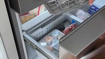 thumbnail video image 2 of Stainless Steel Ice Cube Tray with Easy Release Handle, Vintage Design, 2 of 7