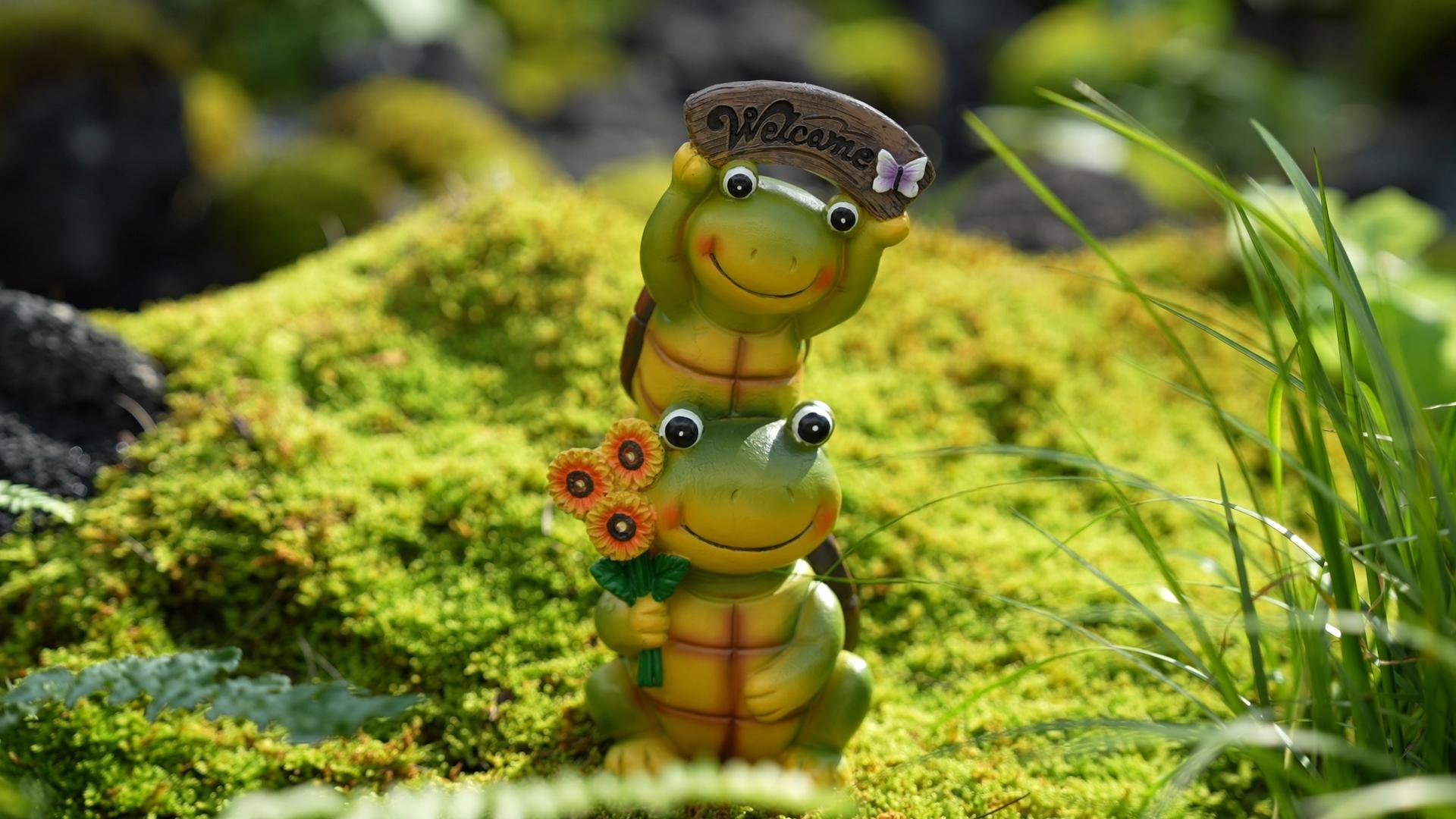 thumbnail video image 2 of Bmag Garden Turtle Statue Decoration, Solar Garden Decor Two Frog Face Cute Turtle for Patio Yard, 2 of 9