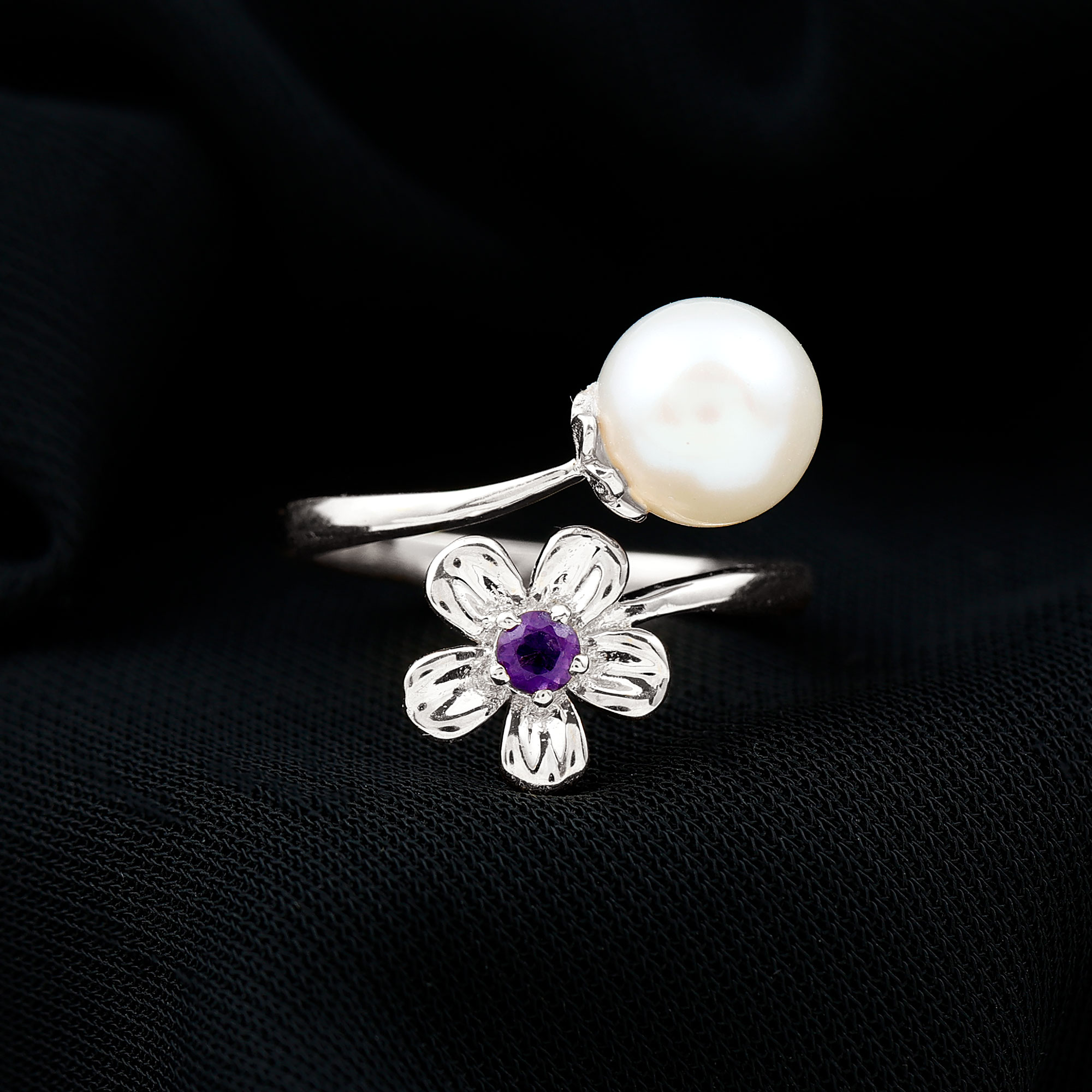 thumbnail video image 2 of Freshwater Pearl Floral Ring for Women with Amethyst, Cocktail Ring, 18K Yellow Gold, US 8.50, 2 of 9