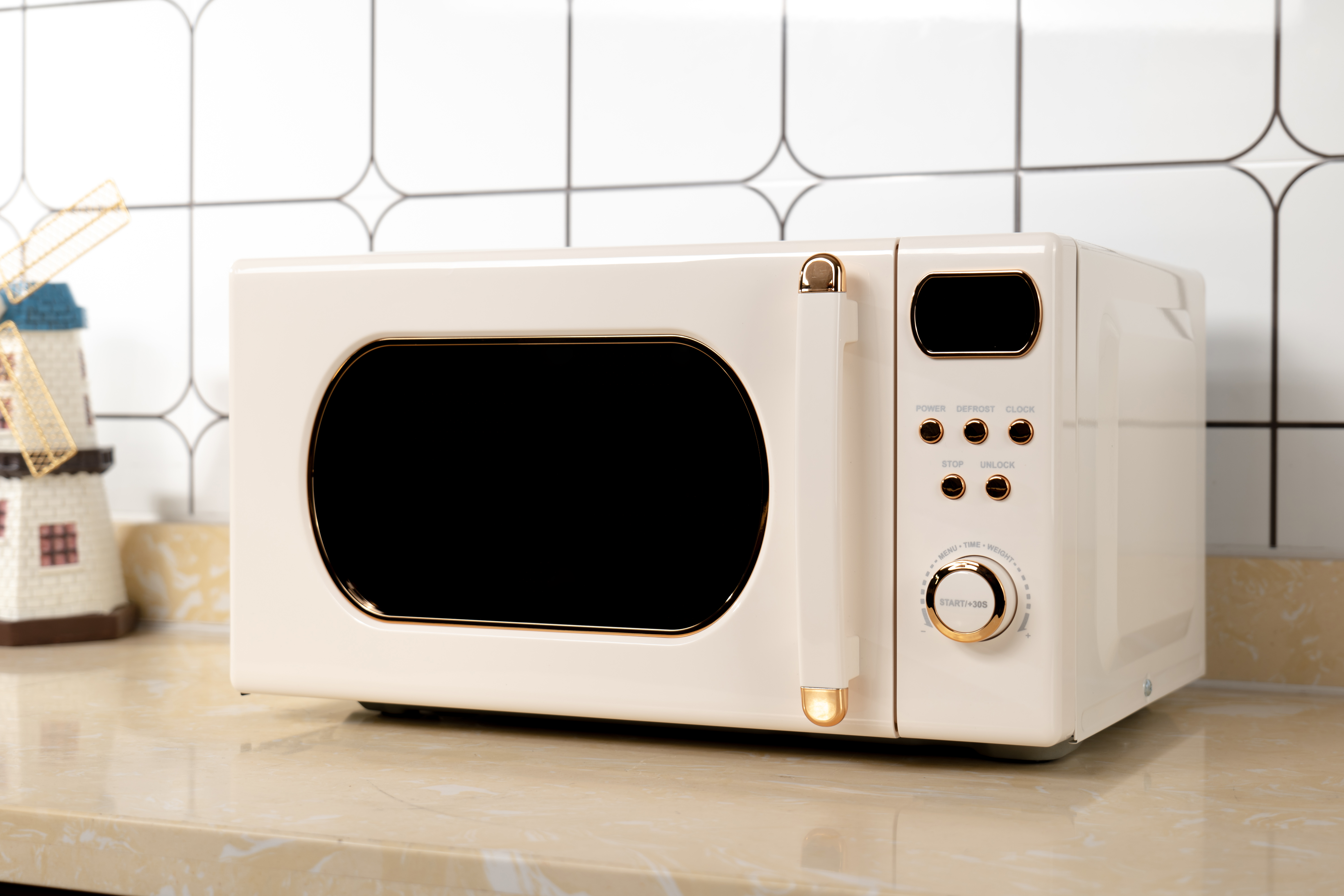 thumbnail video image 2 of Mainstays 0.7 Cu ft Retro Countertop Microwave Oven , 700 Watts, Vanilla Dream, New, 2 of 10