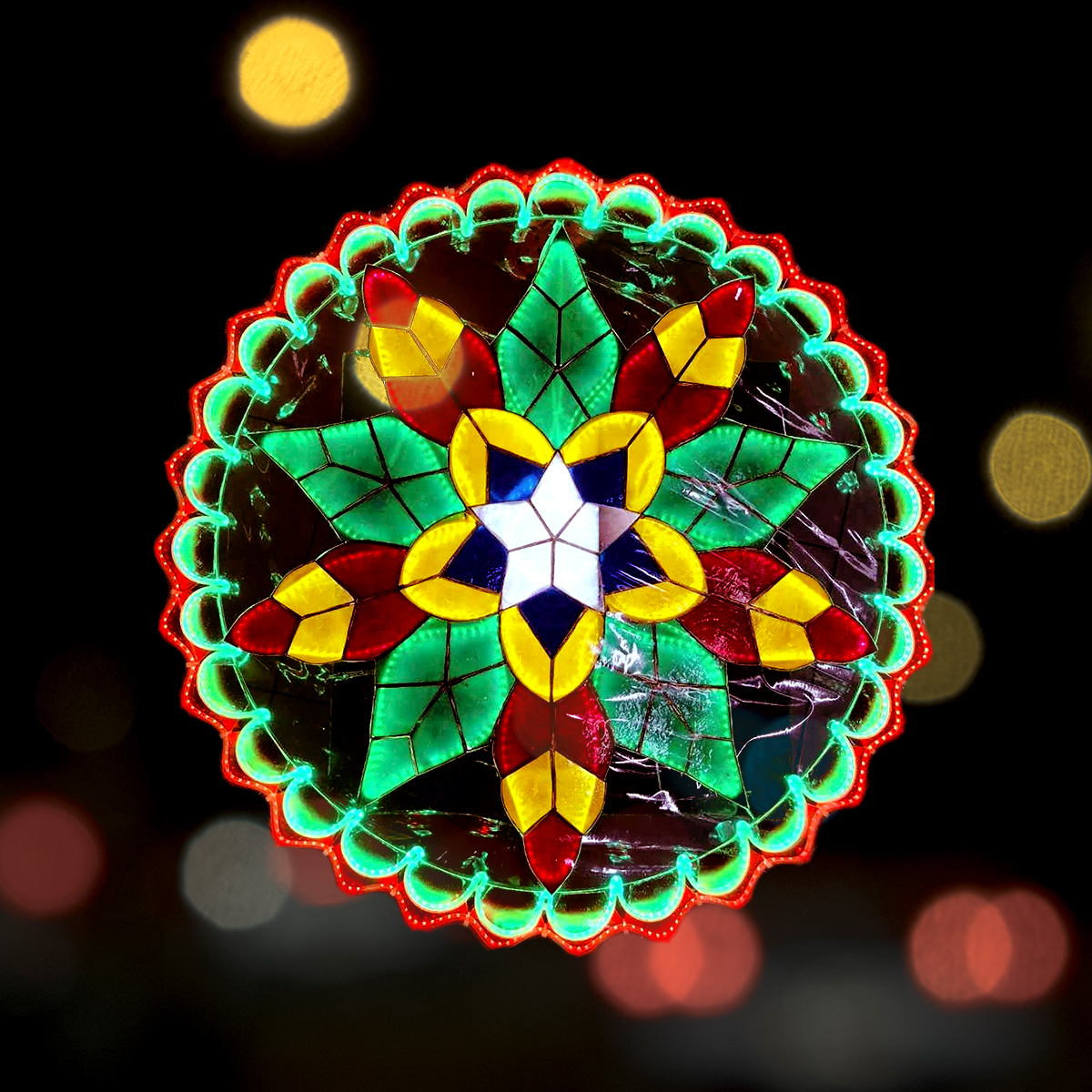 thumbnail video image 2 of Belle Capiz na Parol, Christmas Lantern LED 30 inches, 2 of 4