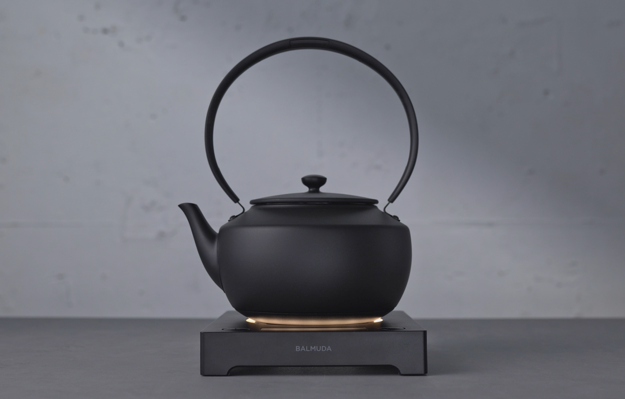 thumbnail video image 2 of BALMUDA MoonKettle | Electric Kettle with Temp Control (122°F - 212°F) | HOLD & Keep Warm | 900ml (30 fl oz) | Soothing Ambient Light & Sound | Precision Pour Spout | Black, 2 of 10