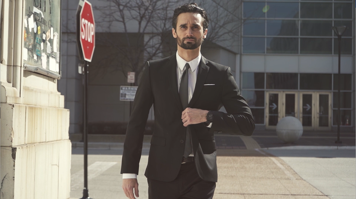 thumbnail video image 2 of Serman Brands Money Clip Slim Wallet | Mens Wallets Thin Front Pocket | RFID Blocking Card Holder | Minimalist Mini Bifold Wallet | Ruby Red, 2 of 7