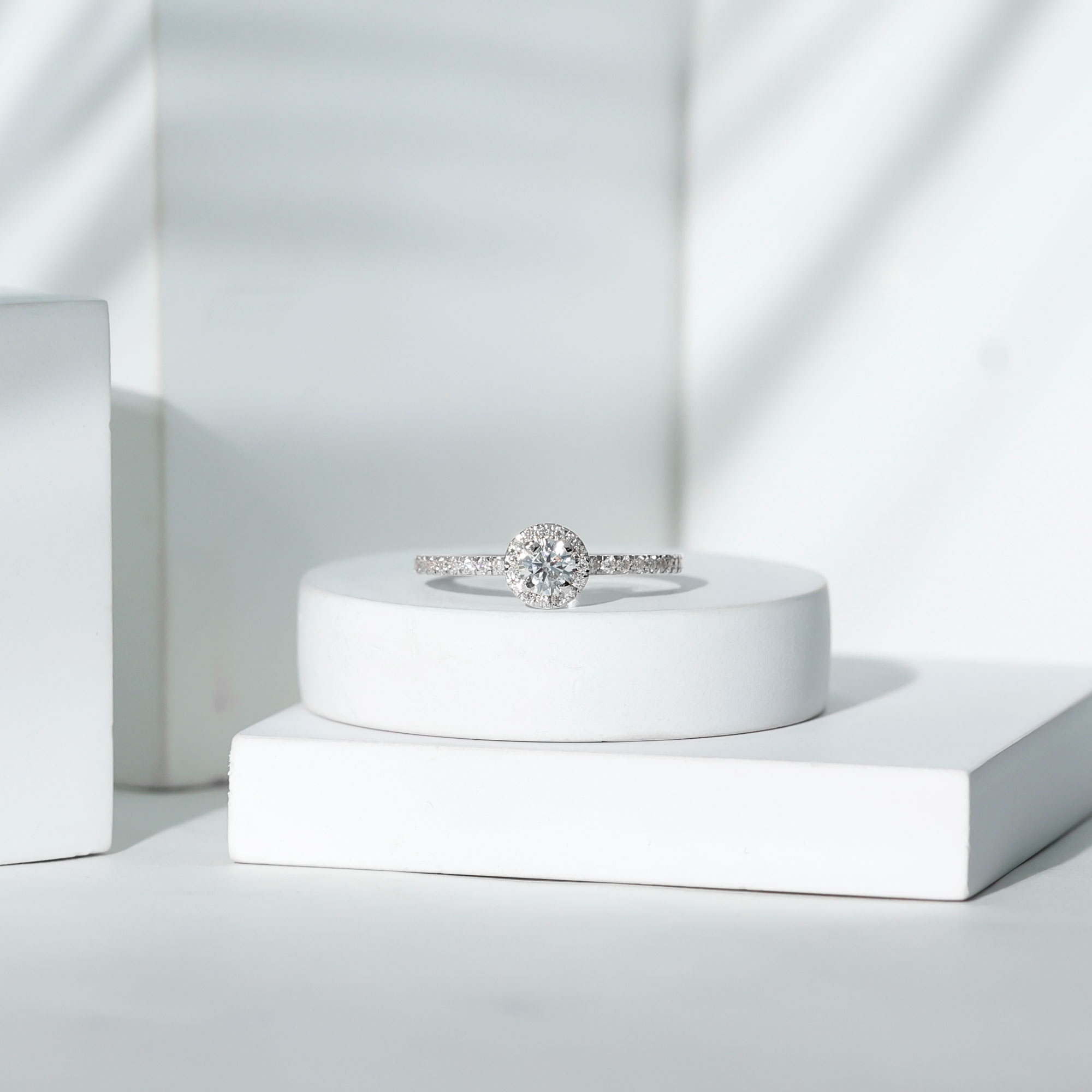 thumbnail video image 2 of Minimal Moissanite Engagement Ring for Women (D-VS1 Quality, Rosec Jewels Ring), 18K Yellow Gold, US 5.00, 2 of 9