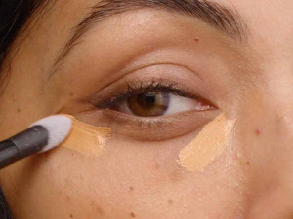 thumbnail video image 2 of Maybelline Lifter Serum Concealer Makeup with Peptides and Caffeine, Vegan, 85 Warm, 1 Piece, 2 of 11