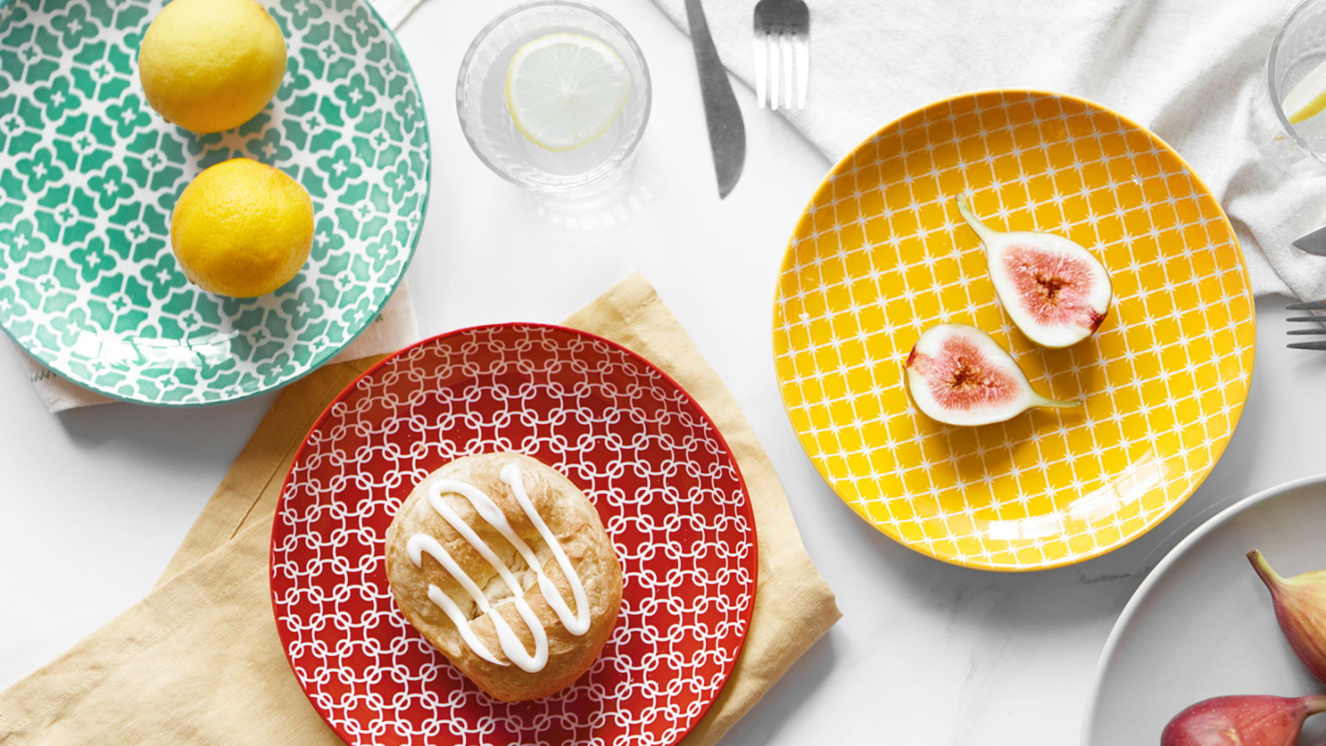 thumbnail video image 2 of Dowan 8.5in Round Vibrant Joy Ceramic Bowls 4pcs Set for Ramen, Pasta &Salad, Large Porcelain Serving Bowls, 35Oz Shallow Dinner Bowls with Free Sponge, 2 of 10