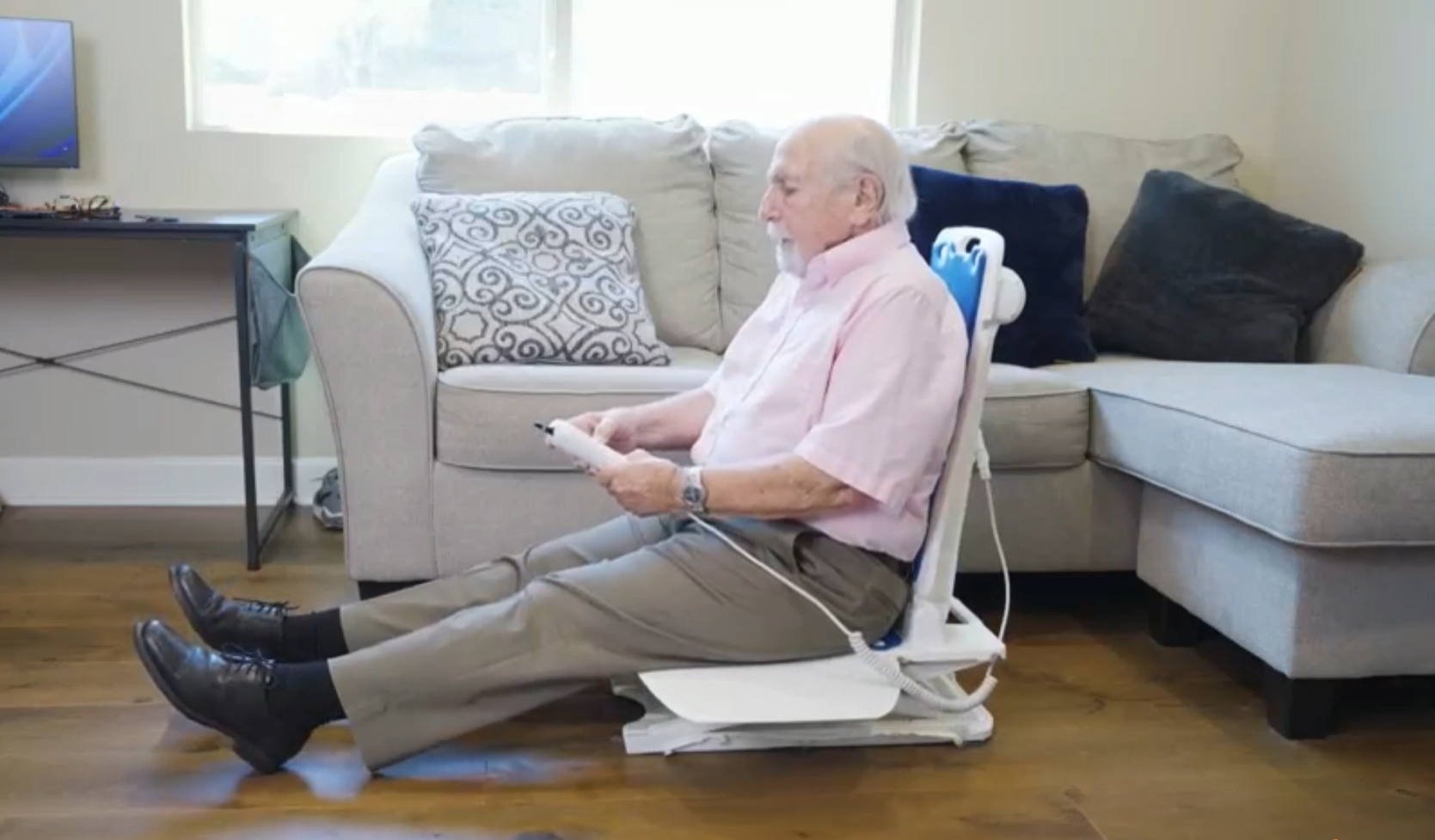 thumbnail video image 2 of Arshin Electric Chair Lift,Foldable Floor Lift for Elderly,Stand Up Independently from Floor,Raises Up to 20",308 lbs Capacity,IPX8 Waterproof Bath Lift for Tub,No Assembly, 2 of 11