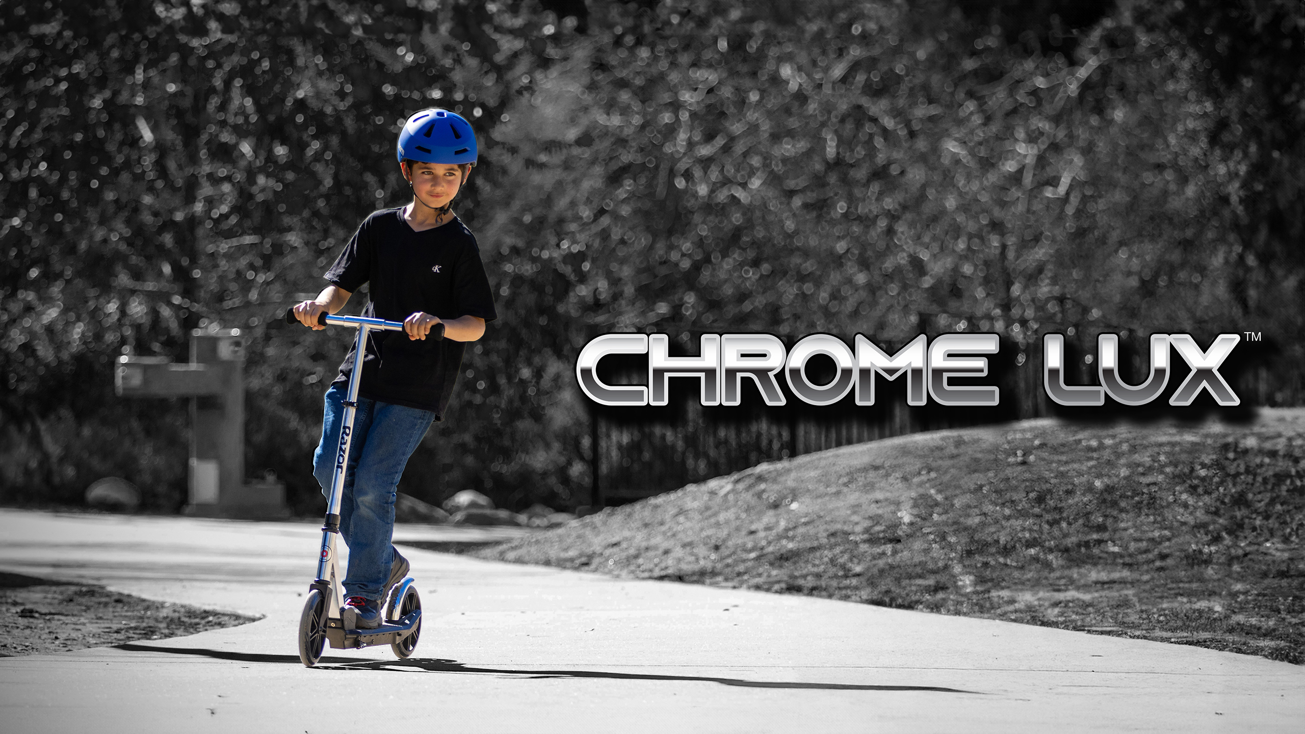 Razor Chrome Lux – Silver/Black, Folding Large 8” Wheel Kick