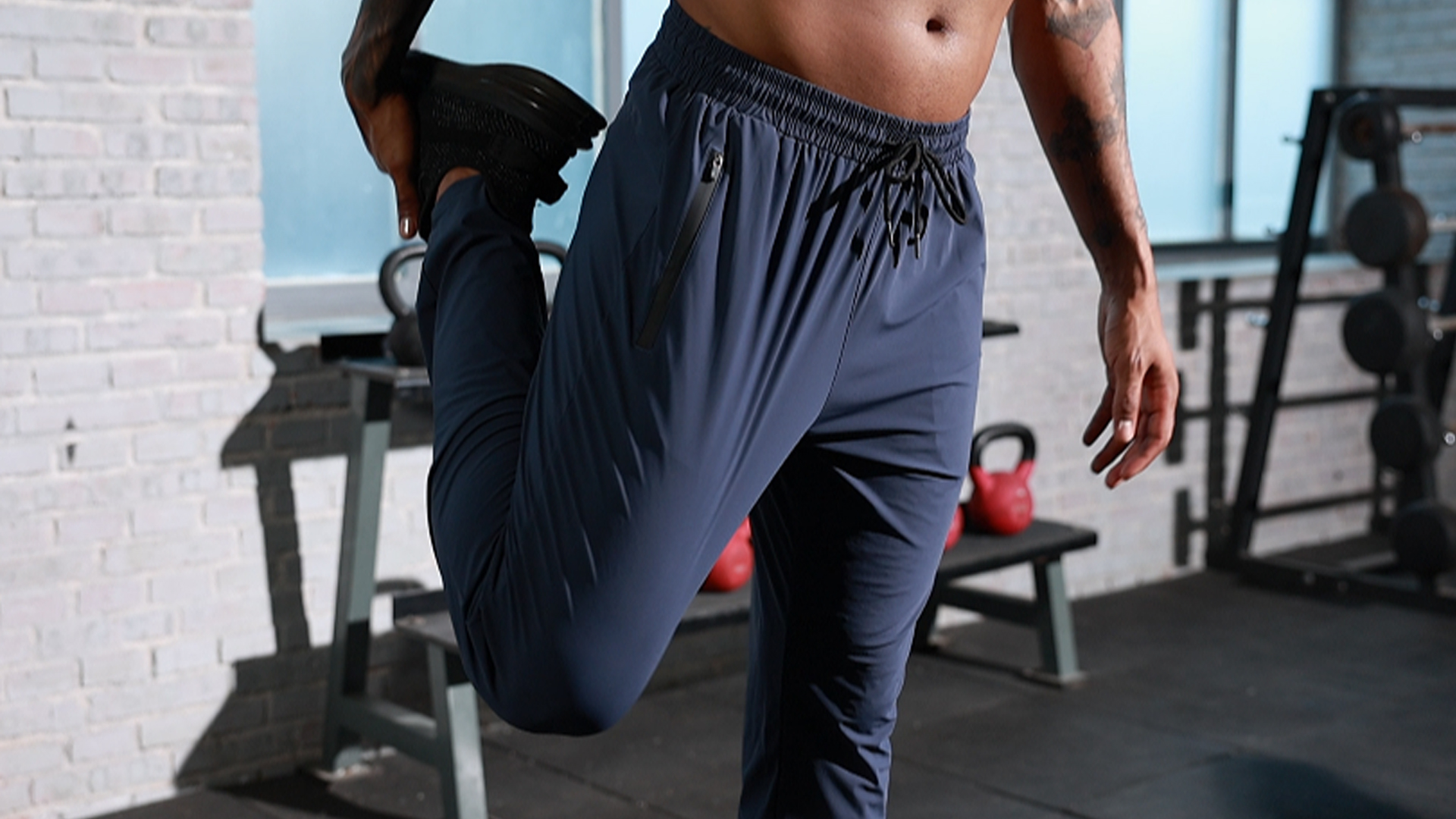 thumbnail video image 2 of 2 Pack Men's Athletic Gym Sweatpants Joggers Hiking Running Casual Pants with Drawstring and Zipper Pocket, 2 of 7