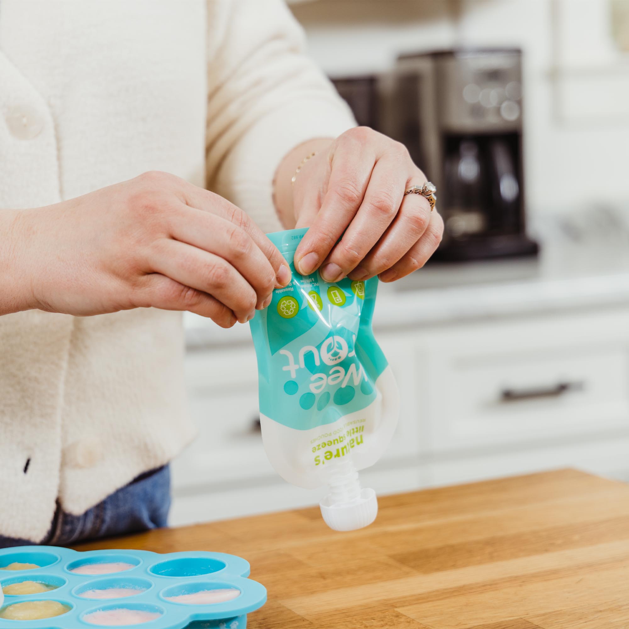thumbnail video image 2 of WeeSprout Double Zipper Reusable Food Pouches for Babies & Toddlers, Blue, 7 fl oz, 2 of 8