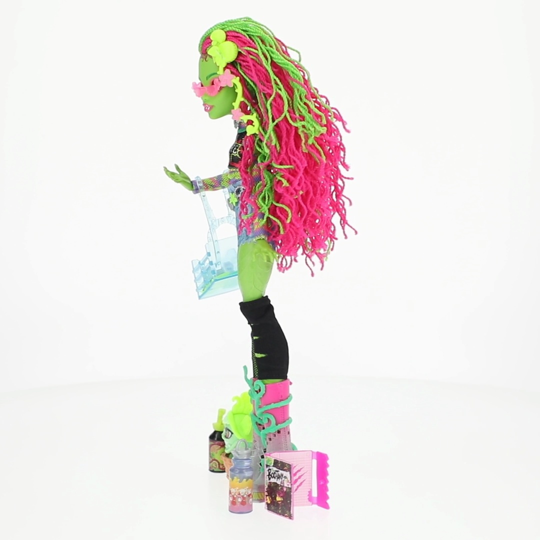Monster High Venus McFlytrap Fashion Doll with Chewlian Pet