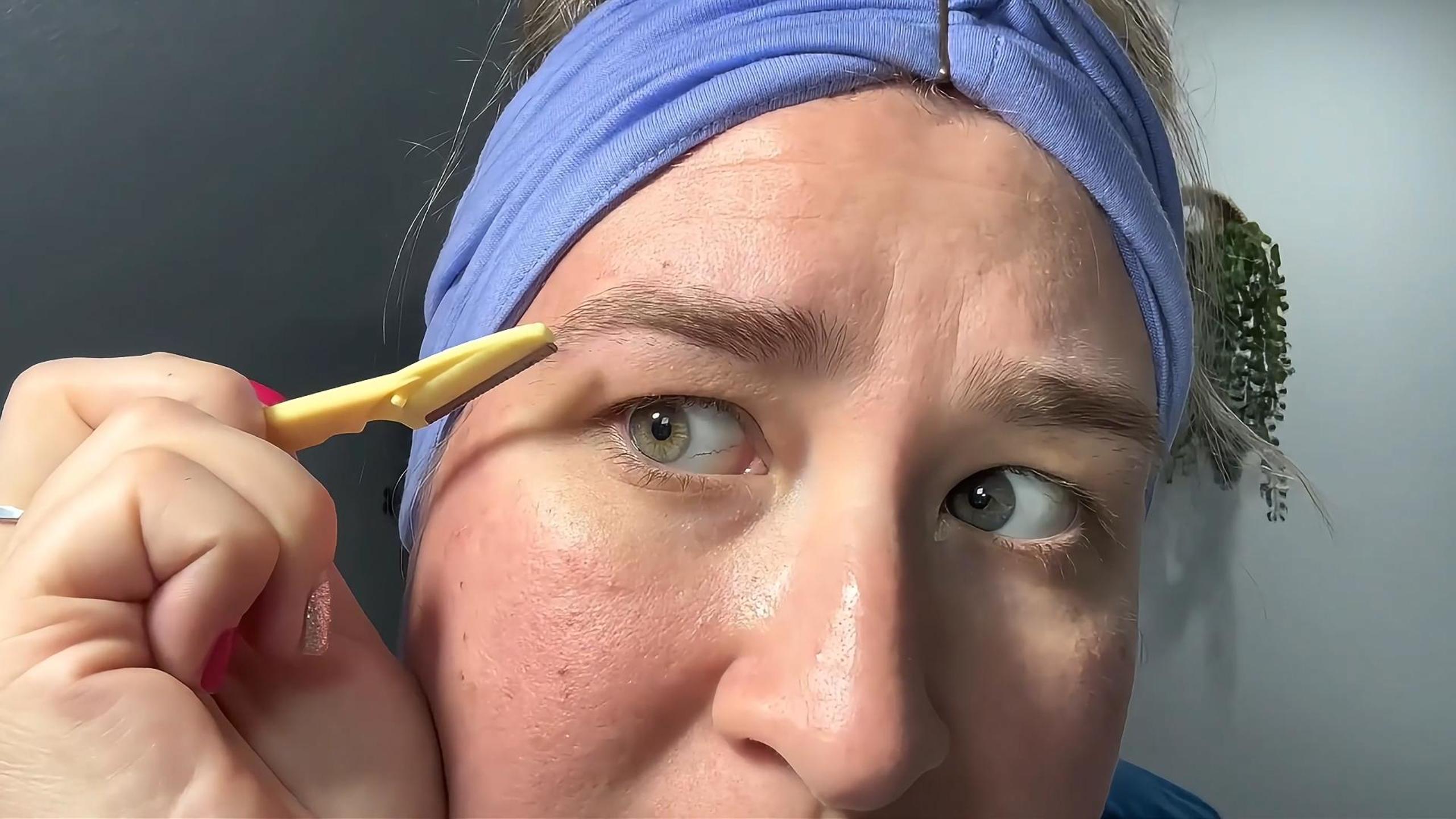 thumbnail video image 2 of FenQan 30-Piece Eyebrow and Face Razor Set, Unisex Makeup Cosmetic Trimmer with Protective Cover, Safe and Newbie Friendly Makeup Cosmetic, 2 of 13