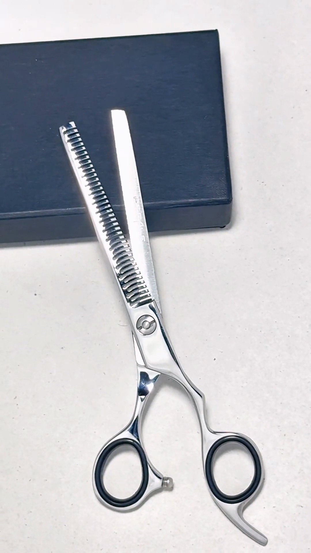 thumbnail video image 2 of Regale Barber Supply Professional Mirror Finish Hair Thinning Shear, 2 of 10