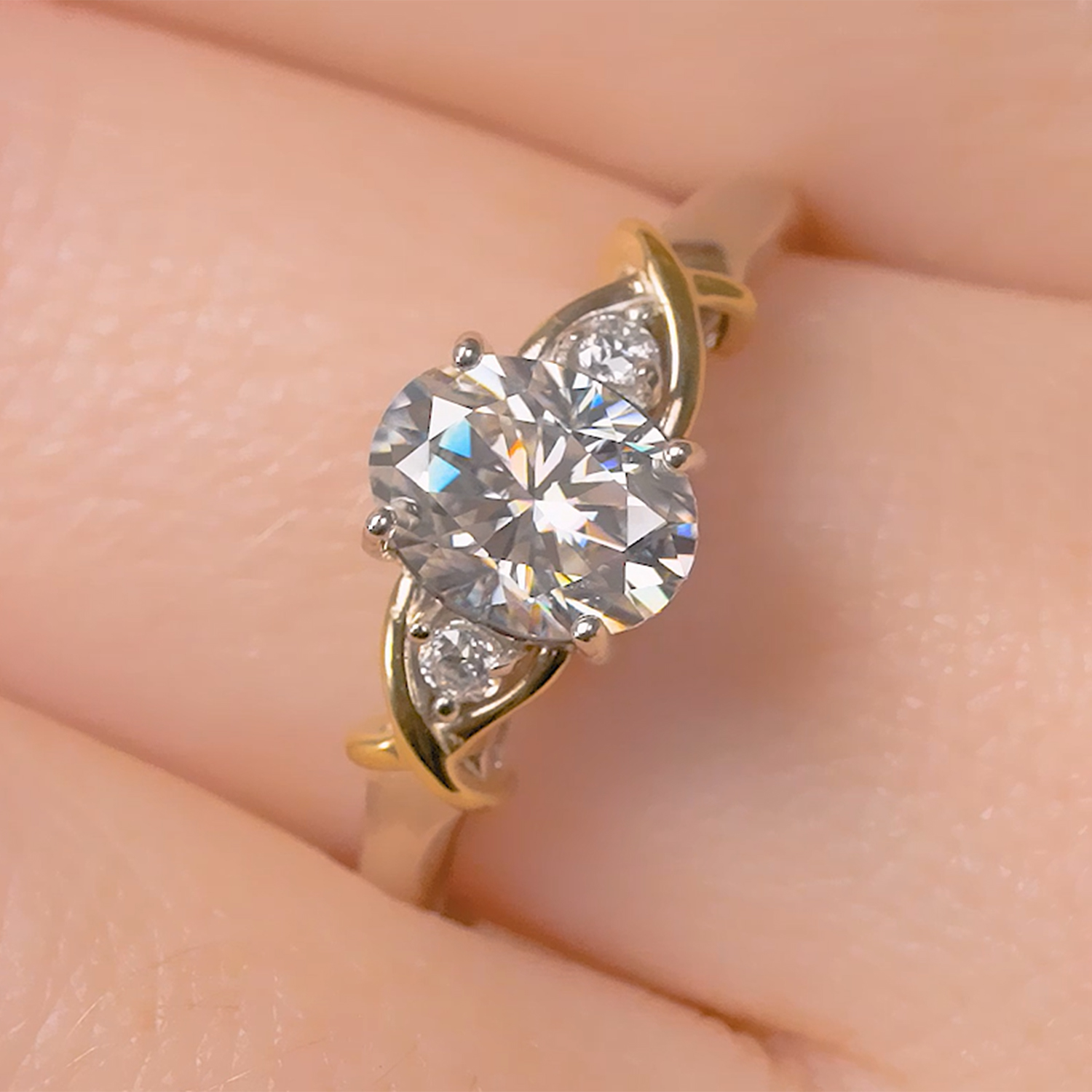 thumbnail video image 2 of Gem Stone King 2 Tone 10K Yellow Gold and 925 Sterling Silver Oval Checkerboard Purple Amethyst and Lab Grown Diamond Engagement Ring for Women (1.28 Cttw, Available in Size 5,6,7,8,9), 2 of 6