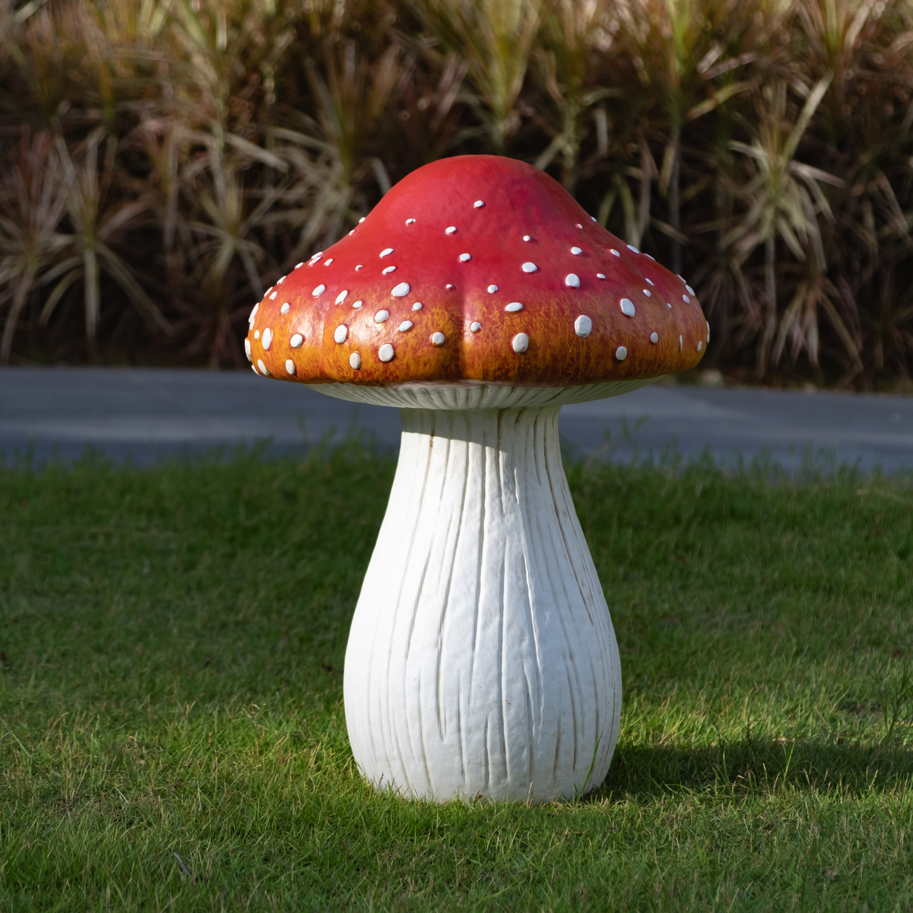 thumbnail video image 2 of Mainstays Large Resin Mushroom Outdoor Garden Statue, Weather-Resistant, 2 of 8