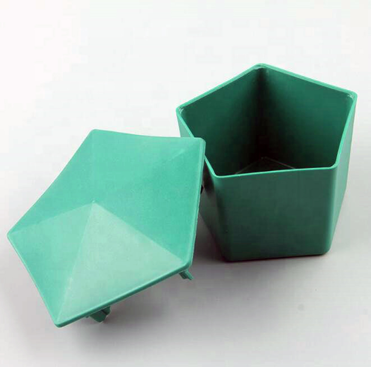 thumbnail video image 2 of Lightsmax Reusable Eco-Friendly Garden Slug & Snail Trap, 4 Pack, 2 of 10