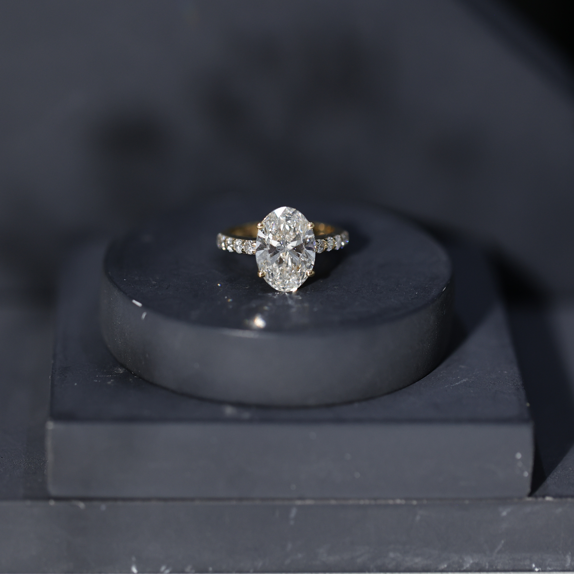 thumbnail video image 2 of Rosec Jewels Lab Grown Diamond Solitaire Engagement Ring 3 Carat - IGI Certified Oval Diamond Ring for Women - E-VS1 Grade, 18K Yellow Gold, US 4.50, 2 of 9