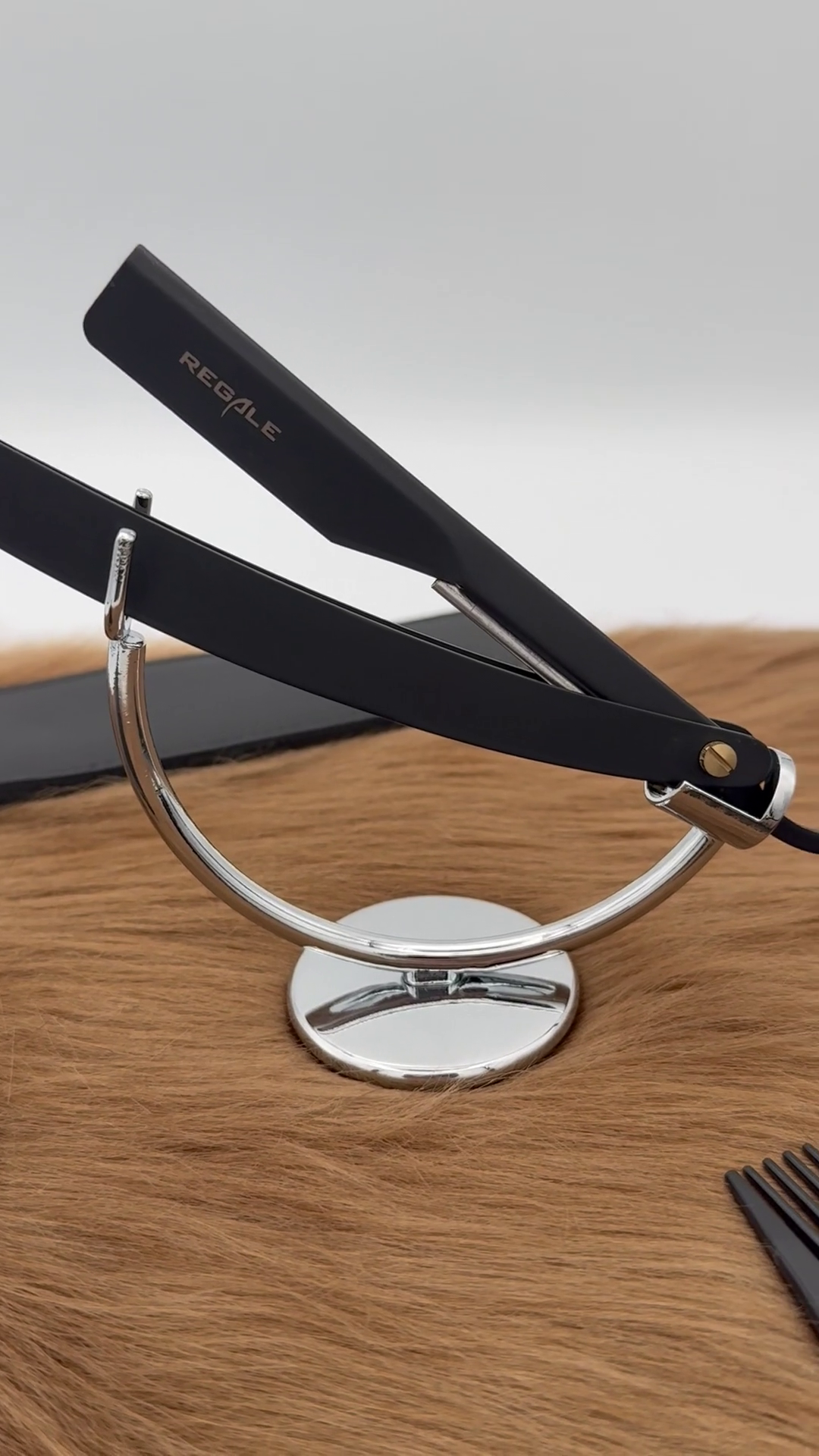 thumbnail video image 2 of REGALE Professional Straight Razor Matte Black - Barber Straight Edge Razor, Professional Barber Razor, 2 of 10
