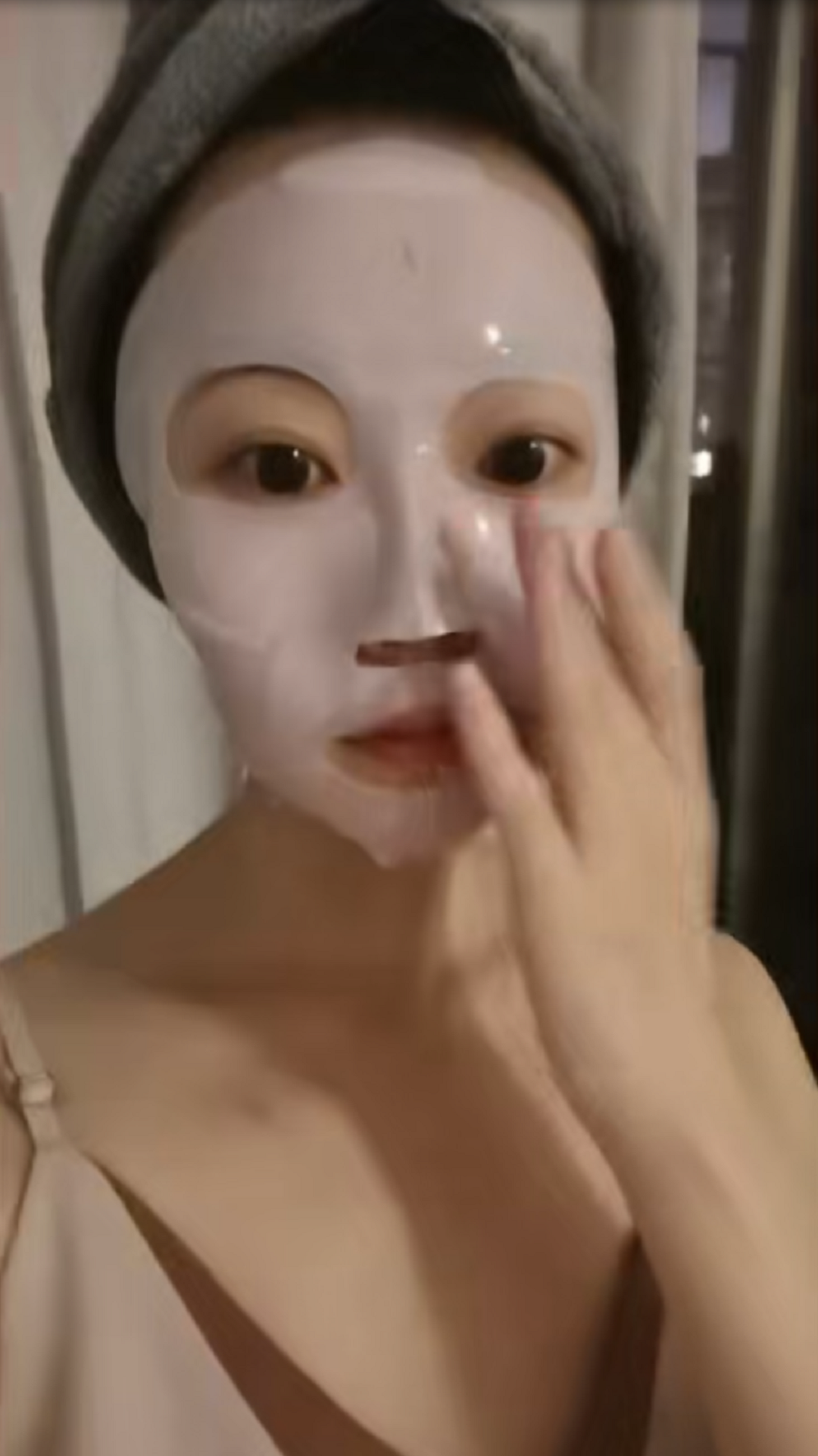 thumbnail video image 2 of SOOVVY Energizing Pink Collagen Jelly Gel Mask , Overnight Face Mask for Glass Glow Skin Care ,Moisturizing Collagen Face Mask, Korean Skincare, 4ea, 2 of 12