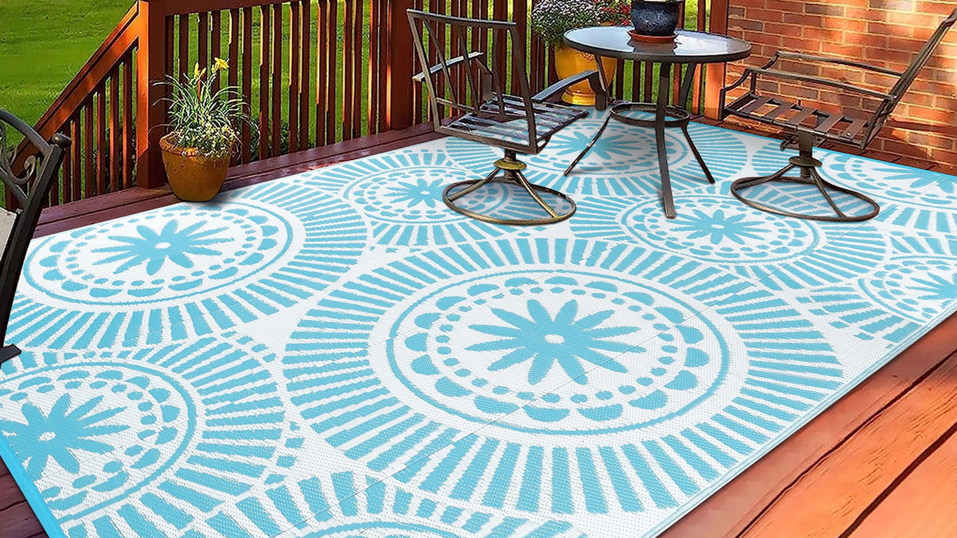 thumbnail video image 2 of Ileading High Quality Plastic Straw Reversible Outdoor Rugs Waterproof Circles for RV, Patio, Deck, Camping, 2 of 11