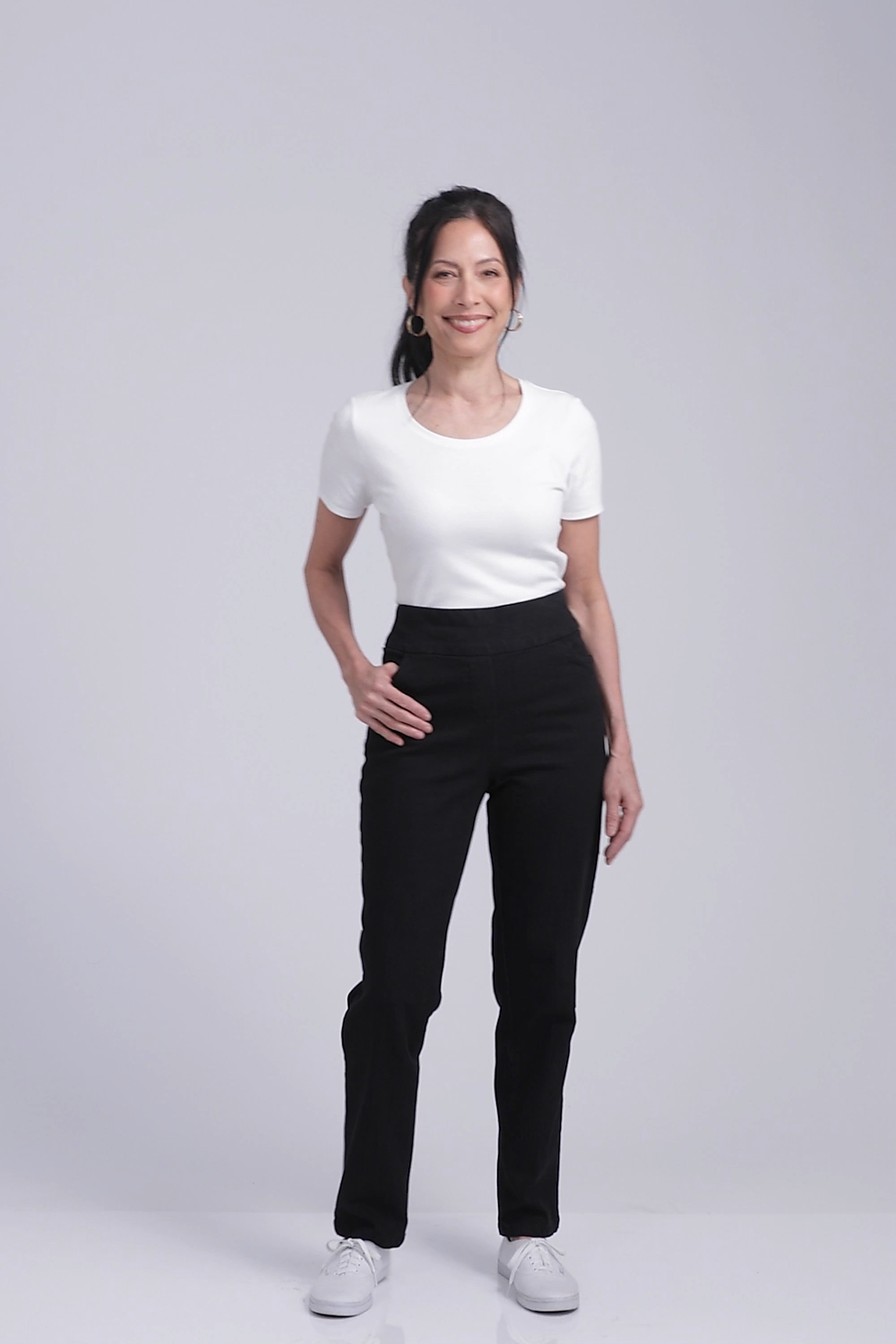 thumbnail video image 2 of Alfred Dunner Womens Petite  Super Stretch Mid- Rise Average Length Pant, 2 of 7