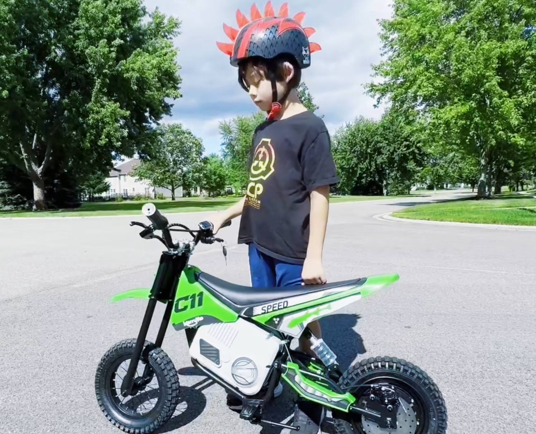 thumbnail video image 2 of Kerry Yoo C11 36V Electric Dirt Bike for Kids 8-14, 350W Ride on Motorcycle, Electric Motorbike Teens,16 mph, High/Low Speeds-White, 2 of 7