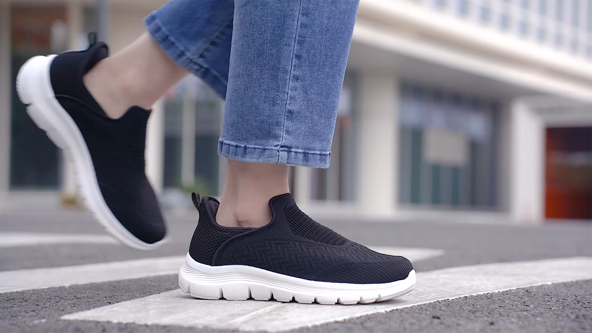 thumbnail video image 2 of Rumpra Women’s Hands Free Slip On Walking Sneakers, Lightweight Breathable Non Slip Shoes for Work Travel Gym Casual, 2 of 6