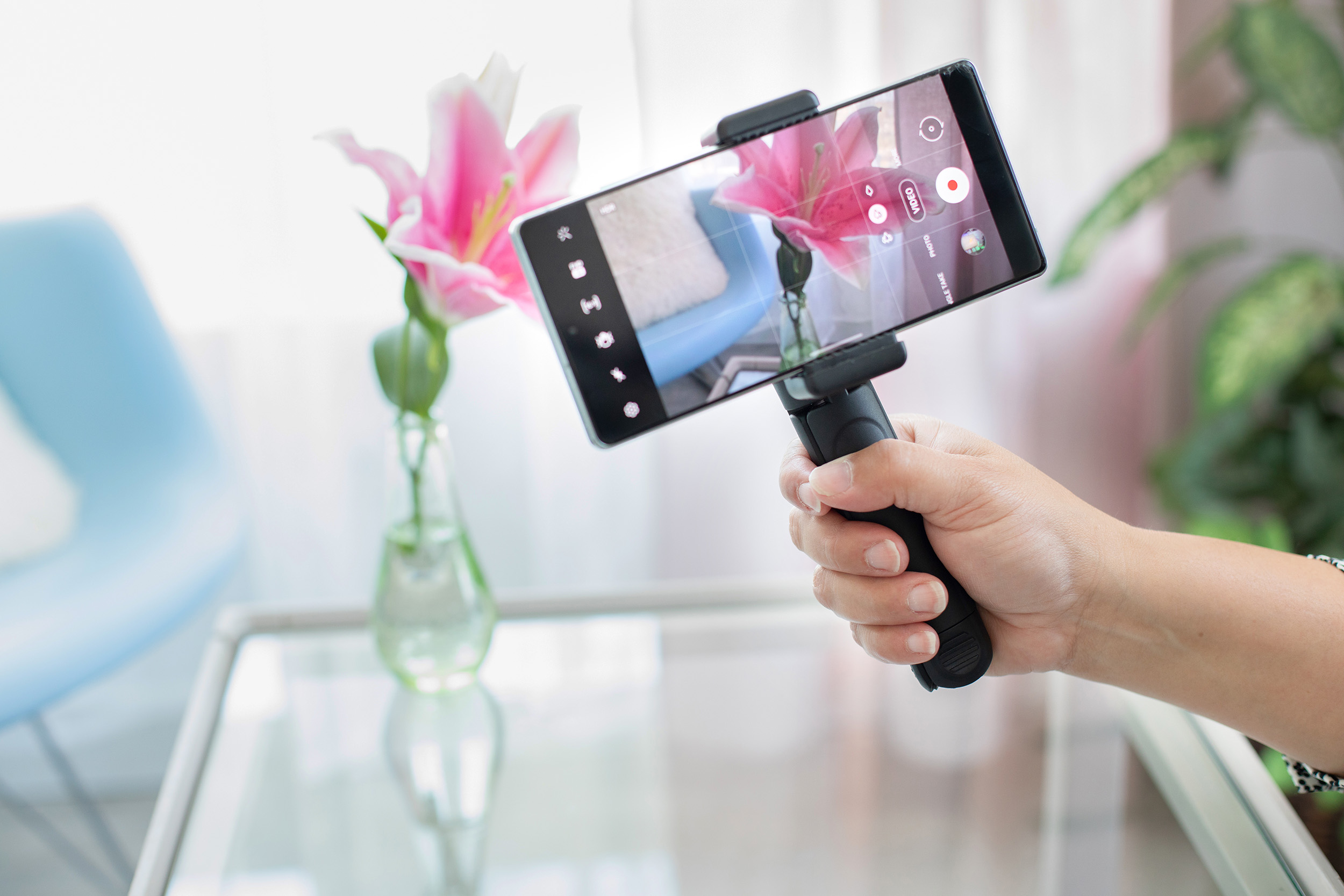 thumbnail video image 2 of Artograph Mini Tripod Tabletop Stand for Digital Projectors and Cameras, 2 of 10