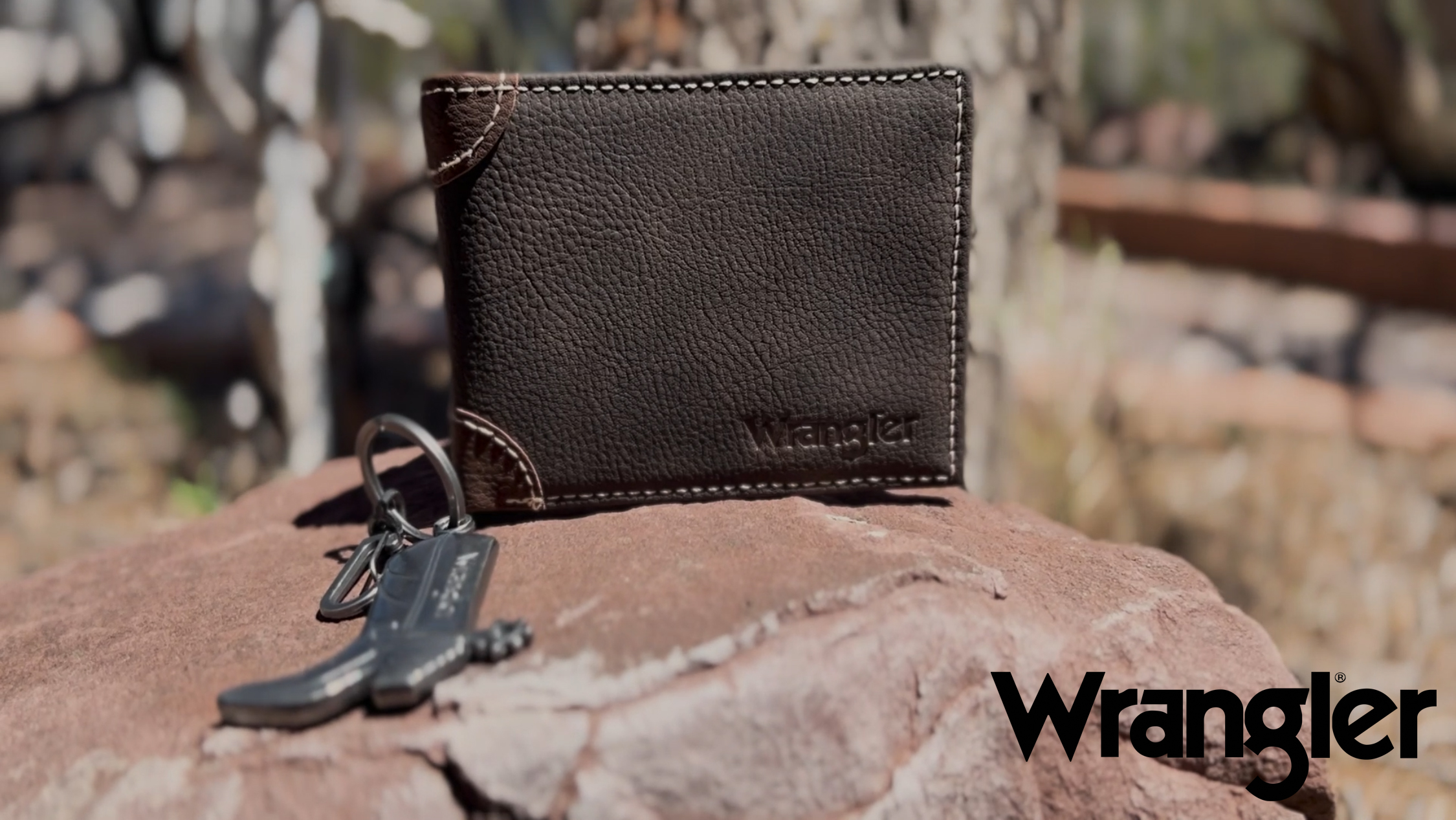 thumbnail video image 2 of Wrangler Genuine leather Wallet for Men, Men's Bifold Keychain Wallet, Slim Minimalist Small Wallet with Clear ID Window , Gift Set, Perfect Fathers Day Gifts for Dad, 2 of 8