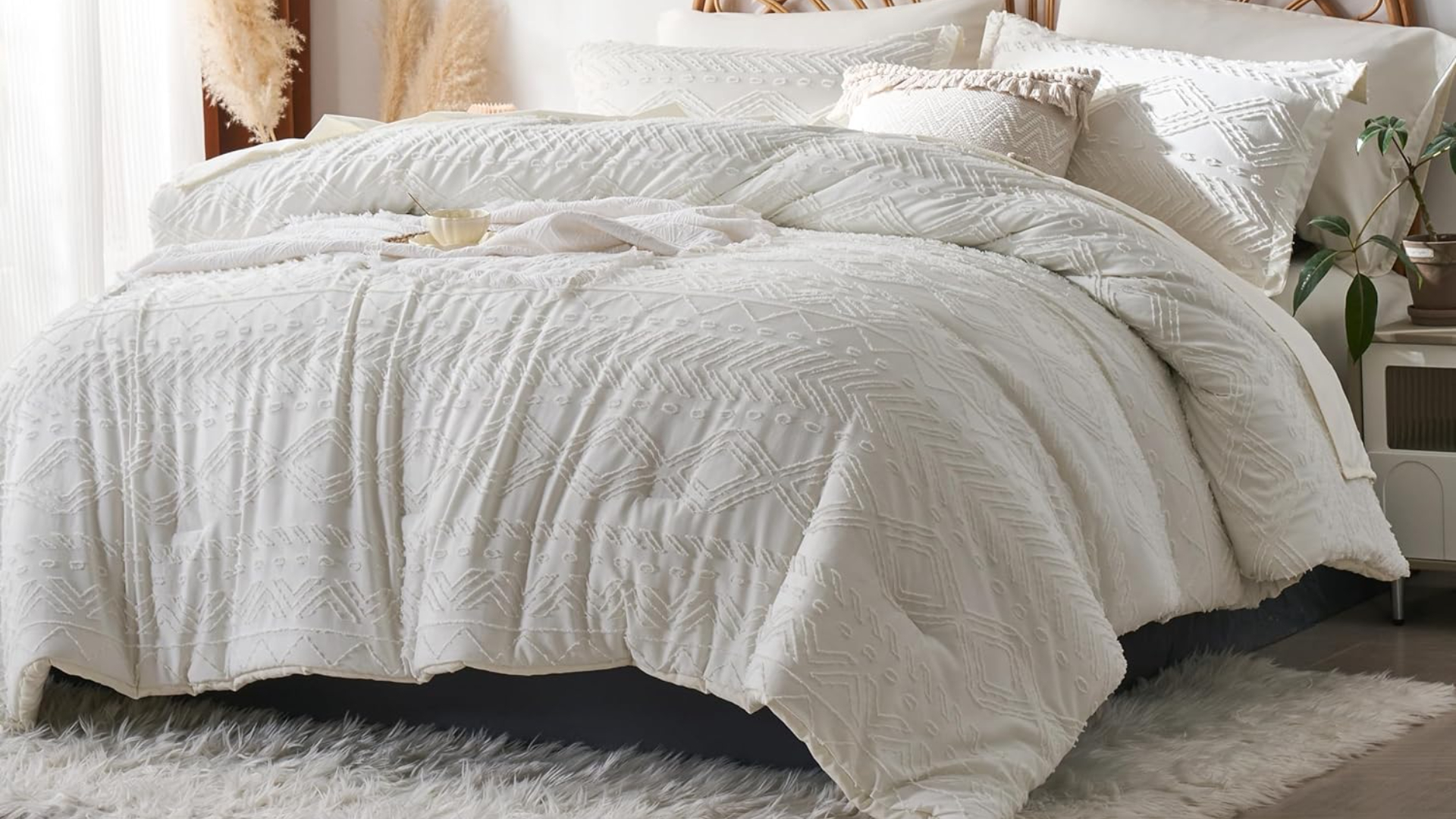 thumbnail video image 2 of Davulos 7 Pieces Queen Comforter Set, Boho Bed in a Bag Queen Size, All Season Bedding Set with Comforter, Flat Sheet, Fitted Sheet, Pillowcases & Shams, 2 of 9