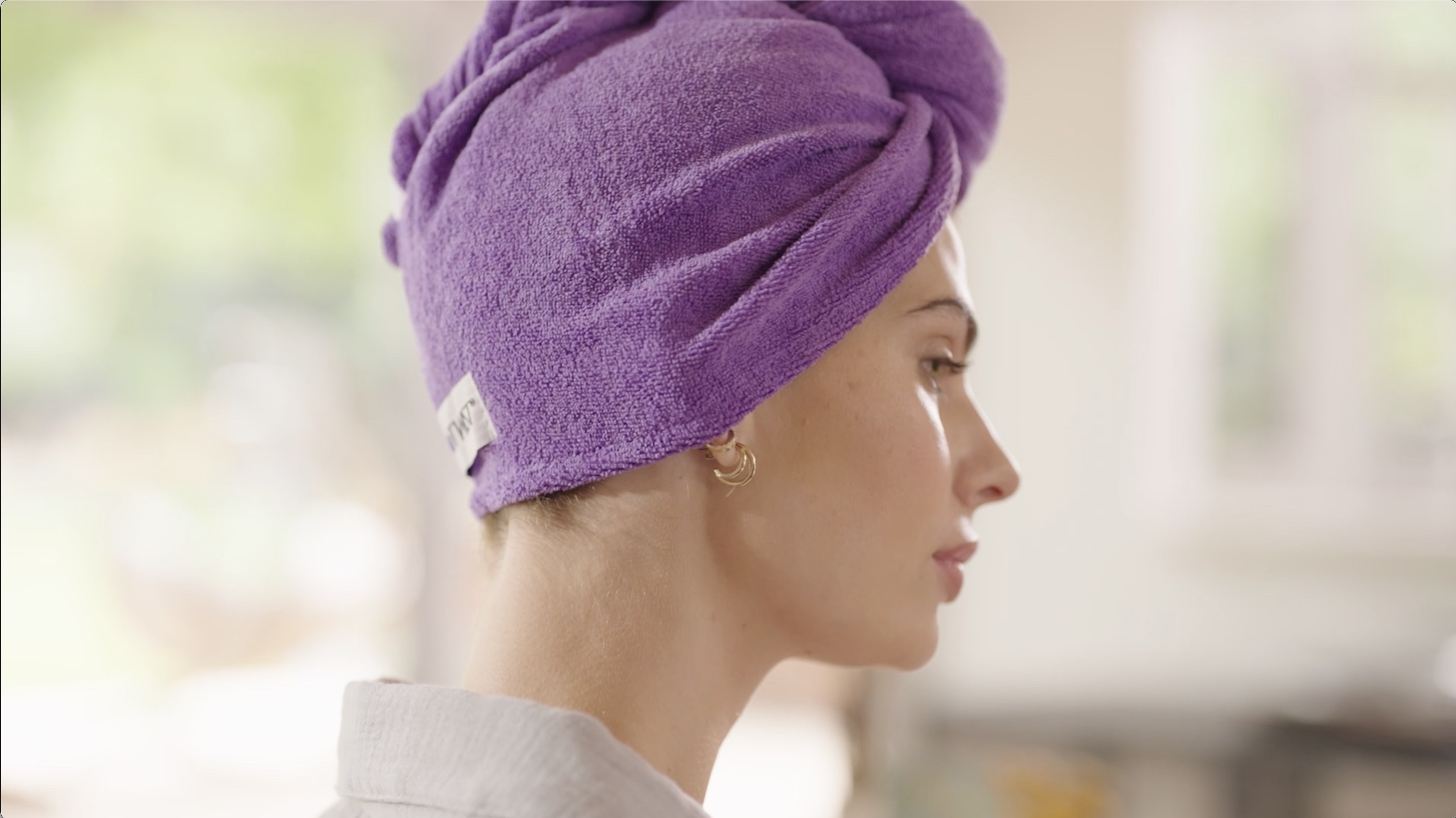 thumbnail video image 2 of Turbie Twist Microfiber Hair Towel, Kids and Adults, Peacock Blue, 2 of 8