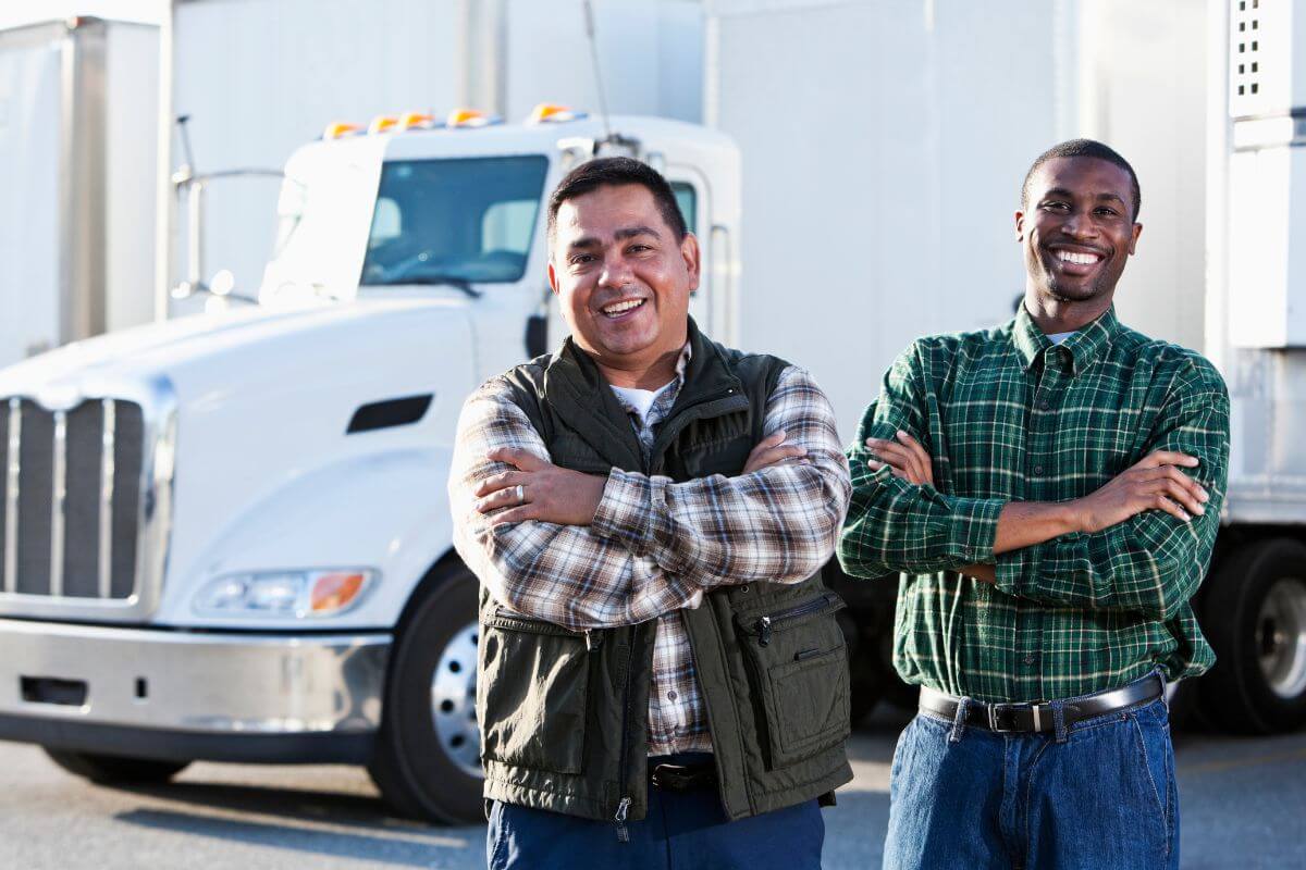 thumbnail video image 2 of TRUEGARD Hd Full Synthetic 5W40 Motor Oil - 5 Gallon Pail, 2 of 2